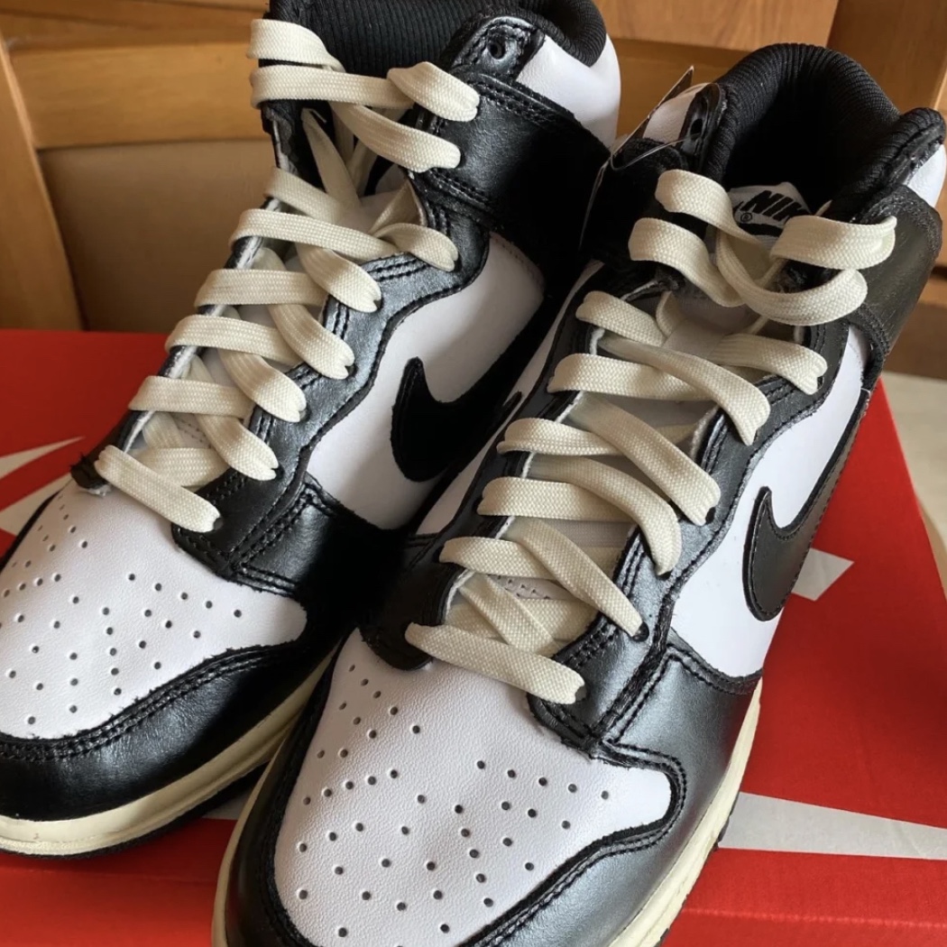 (W) Nike Dunk High Vintage Black 착용 스타일 - 2