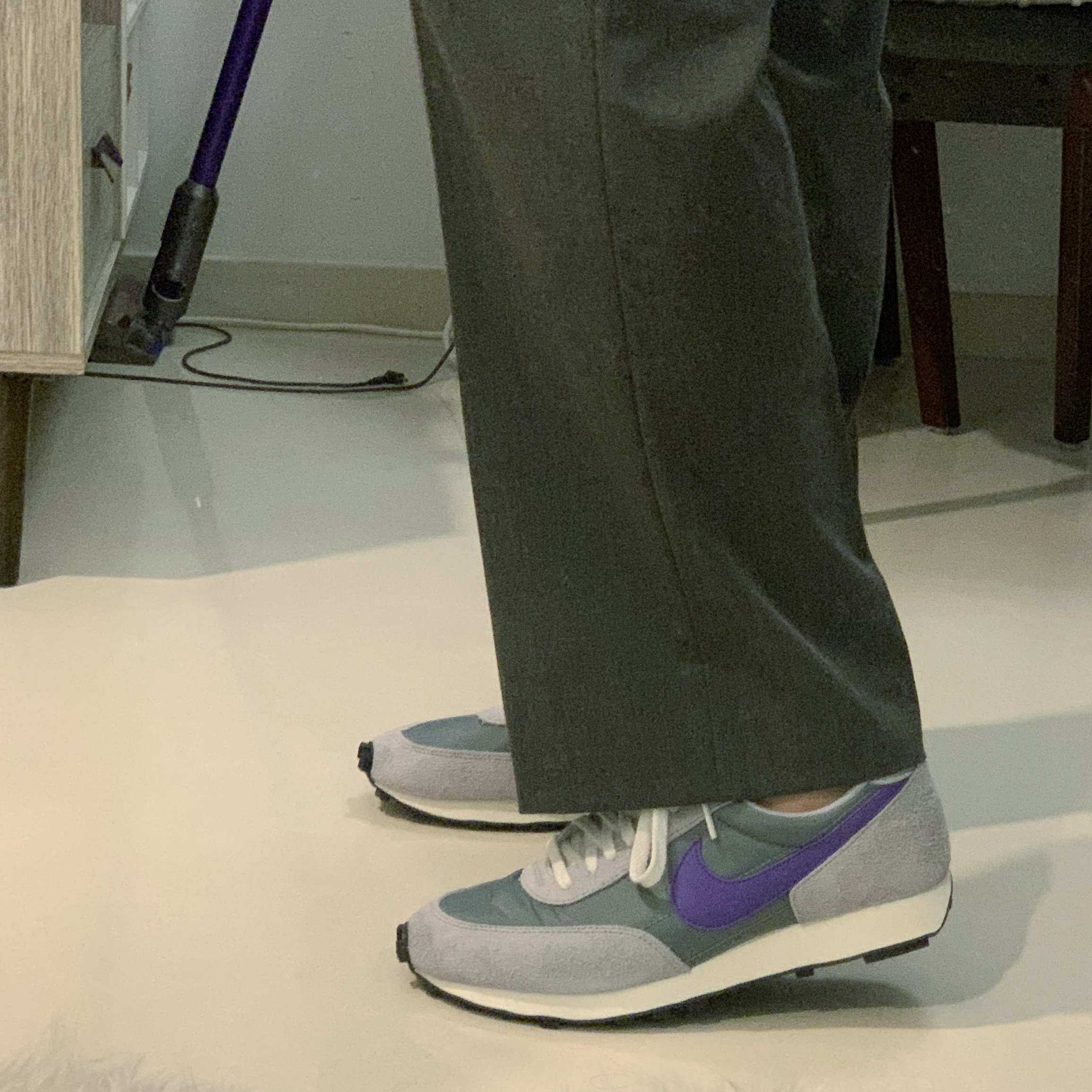 Nike Daybreak SP Cool Grey Hyper Grape 착용 스타일 - 3
