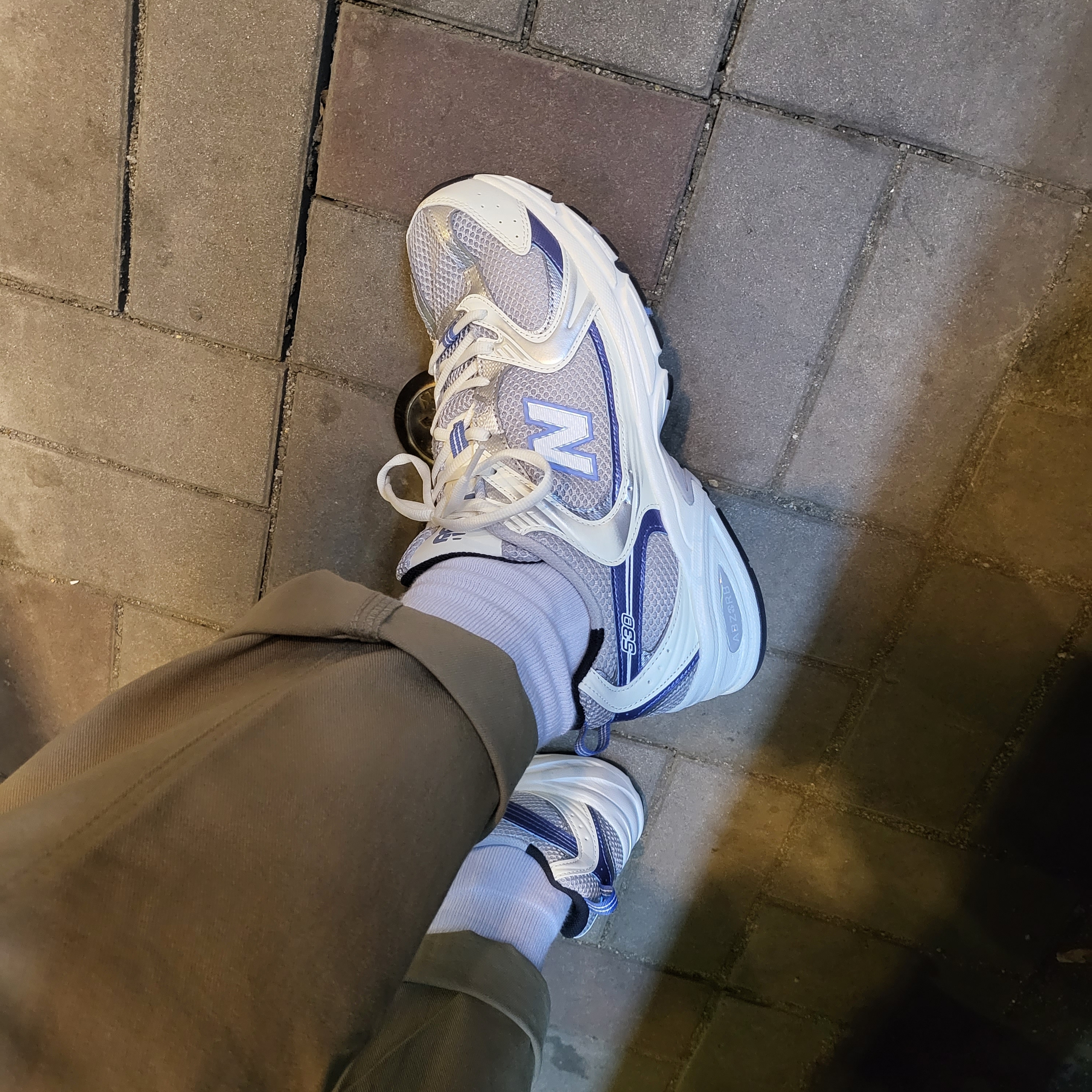 New Balance 530 Steel Blue 착용 스타일 - 2