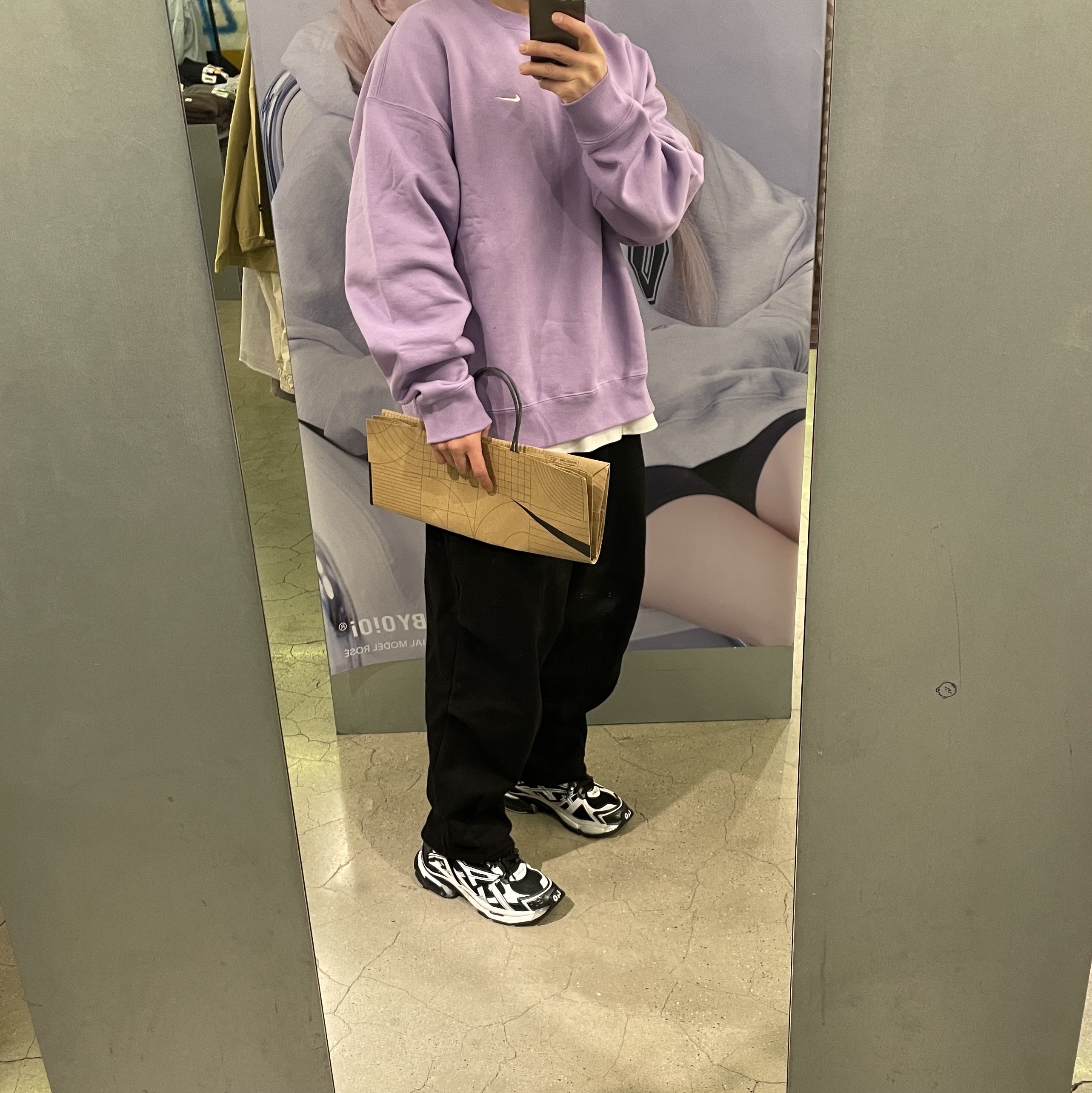 Balenciaga Runner Sneakers Black White, Nike NRG Solo Swoosh Crew Fleece Urban Lilac - US/EU 착용 스타일