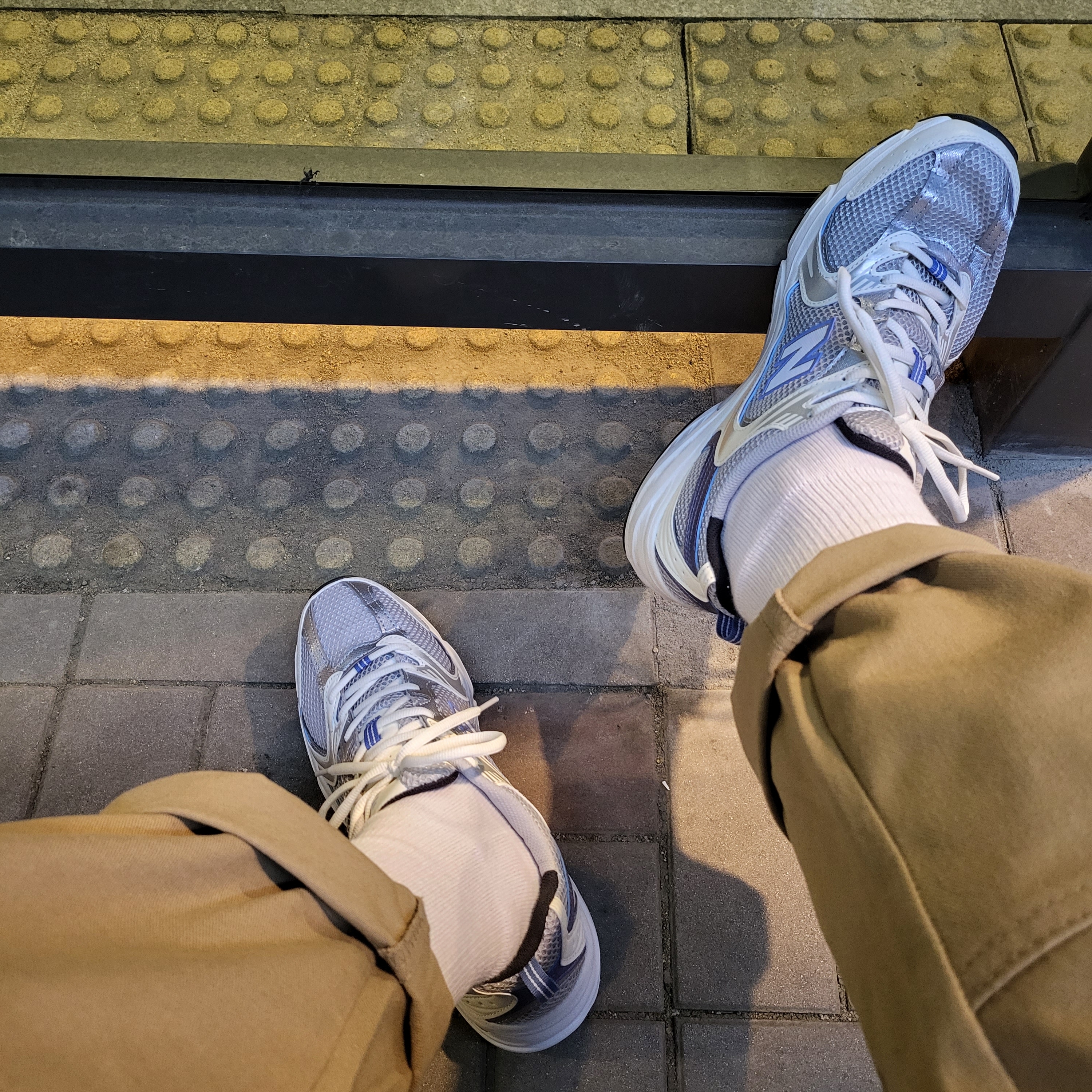 New Balance 530 Steel Blue 착용 스타일 - 3