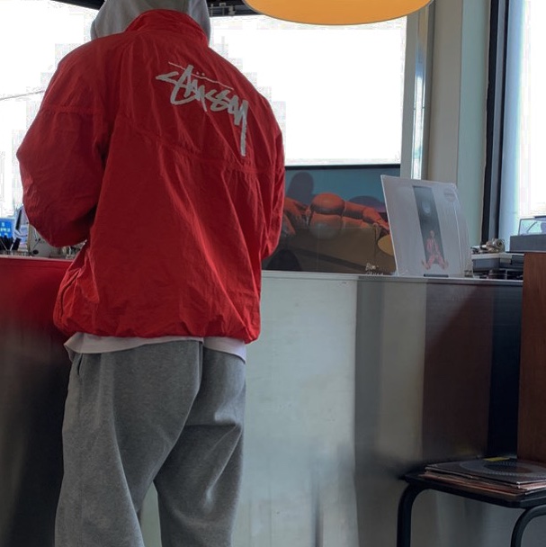 Nike x Stussy Windrunner Jacket Habanero Red 착용 스타일