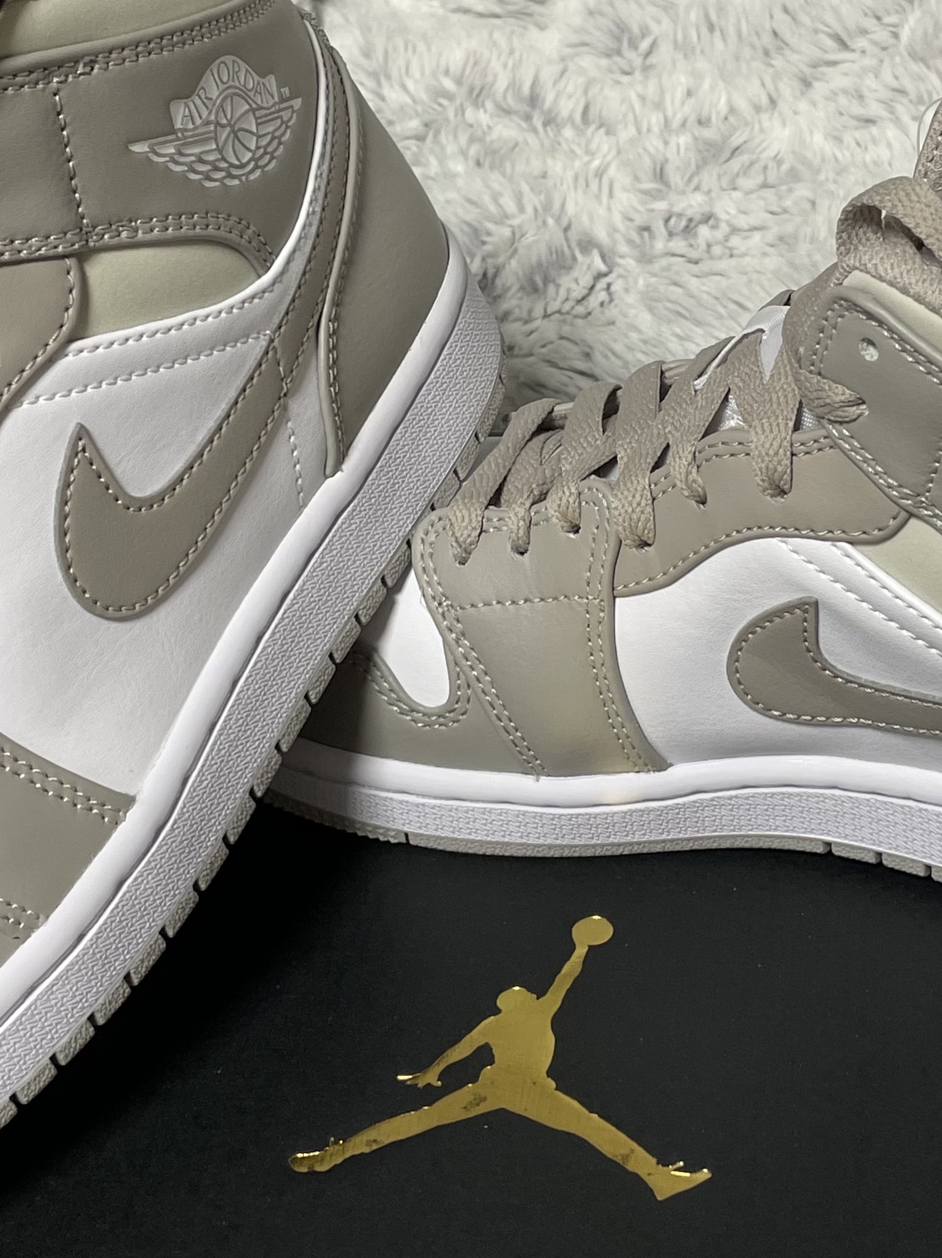 Jordan 1 Mid College Grey 착용 스타일 - 4