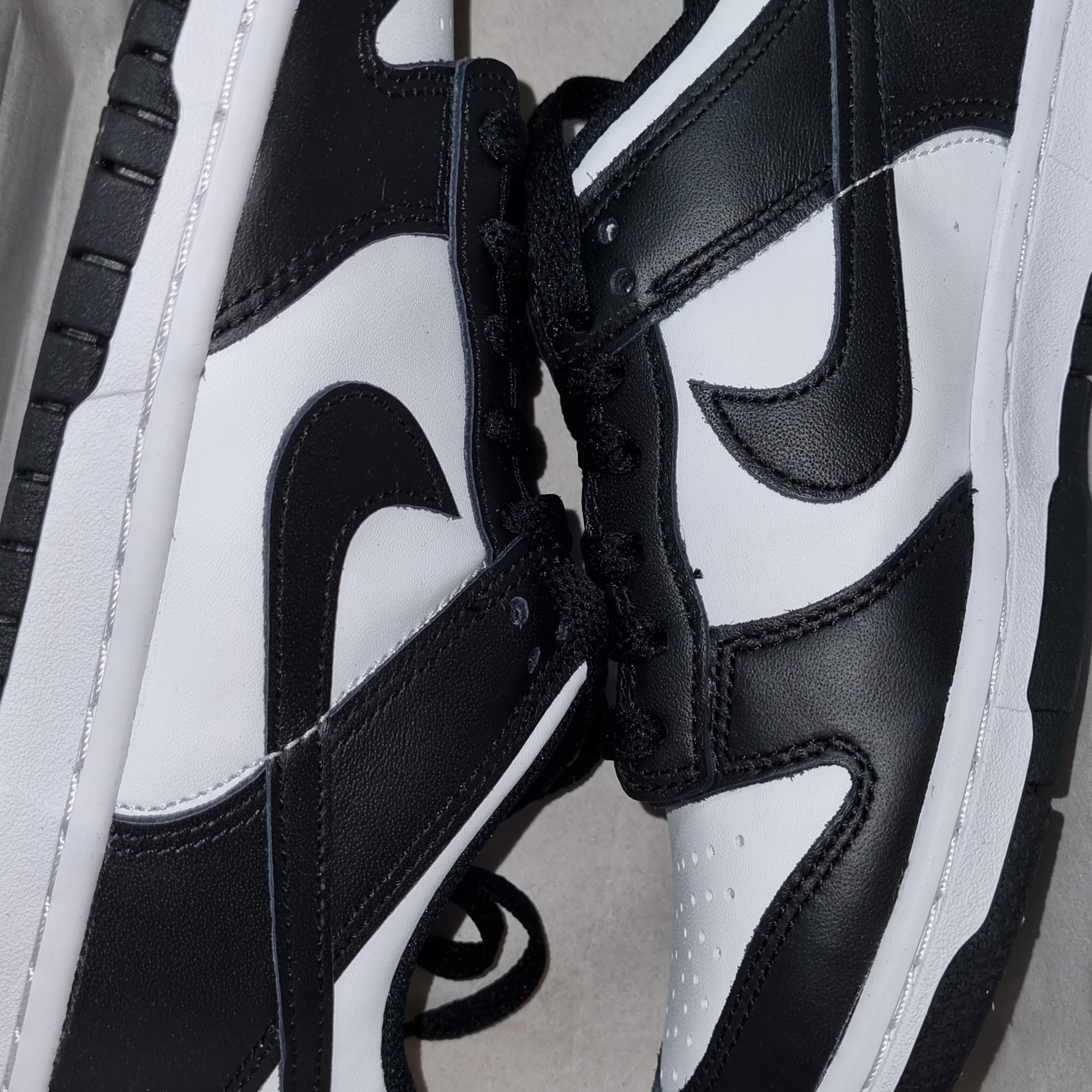 (GS) Nike Dunk Low Black 착용 스타일 - 1