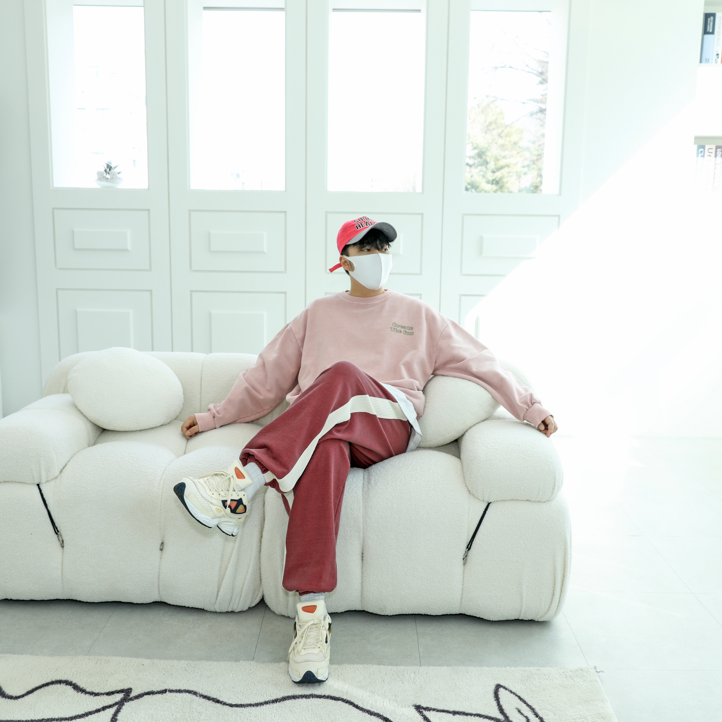 Adidas x Raf Simons Ozweego 2 Chalk White 착용 스타일 - 2