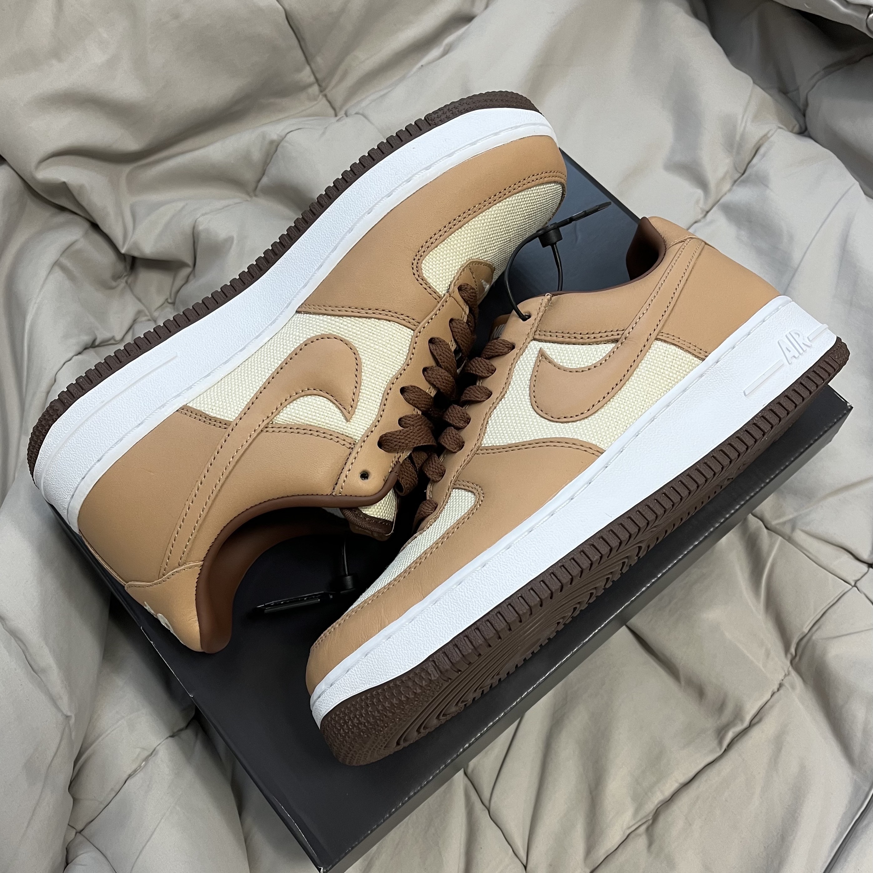 Nike Air Force 1 Low QS Acorn 2021 착용 스타일 - 2