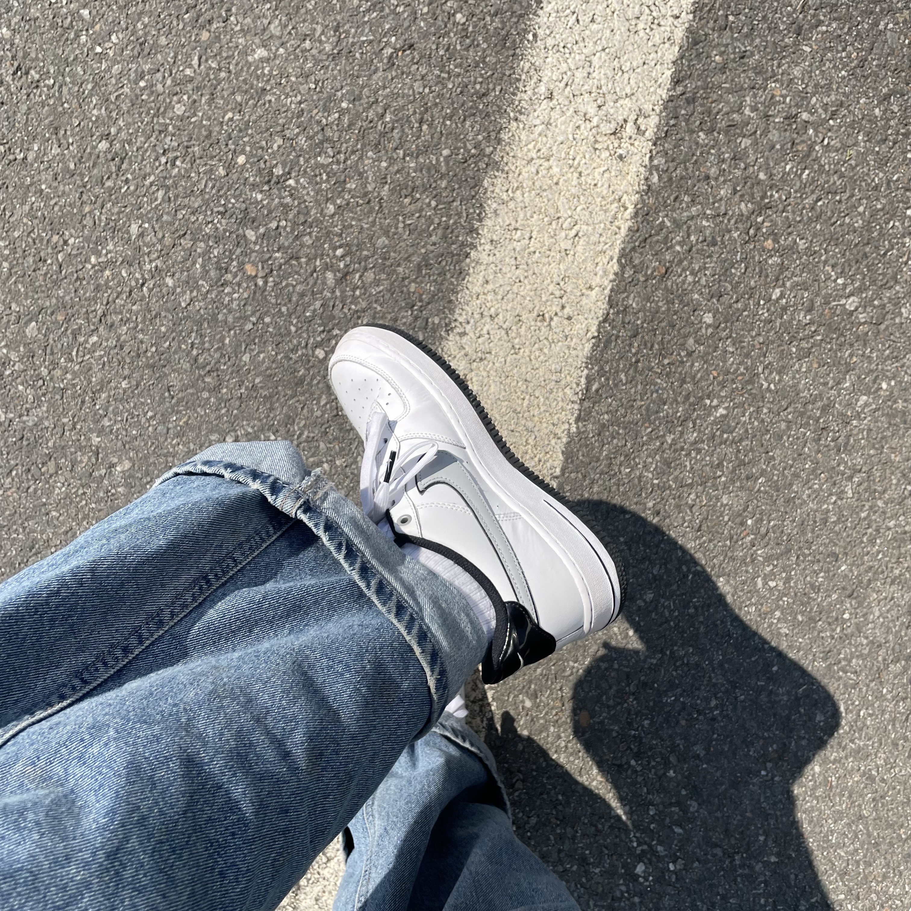 Nike Air Force 1 '07 LV8 White Black Wolf Grey 착용 스타일 - 1