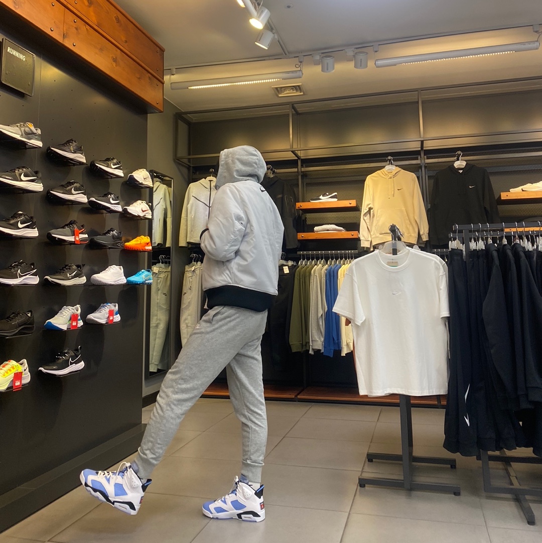 Jordan 6 Retro University Blue, Nike NSW Swoosh Therma-Fit Bomber Black - Asia 착용 스타일 - 2