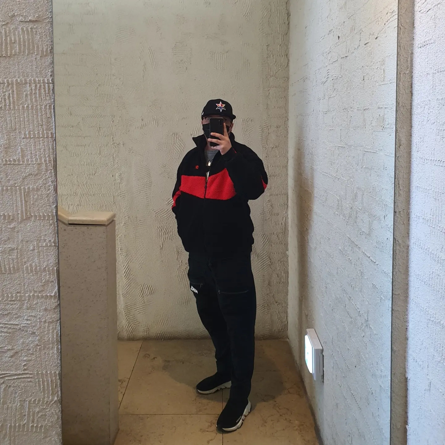 Balenciaga Speed Trainer Black Blue, Nike Big Swoosh Full Zip Jacket Black Chili Red 착용 스타일