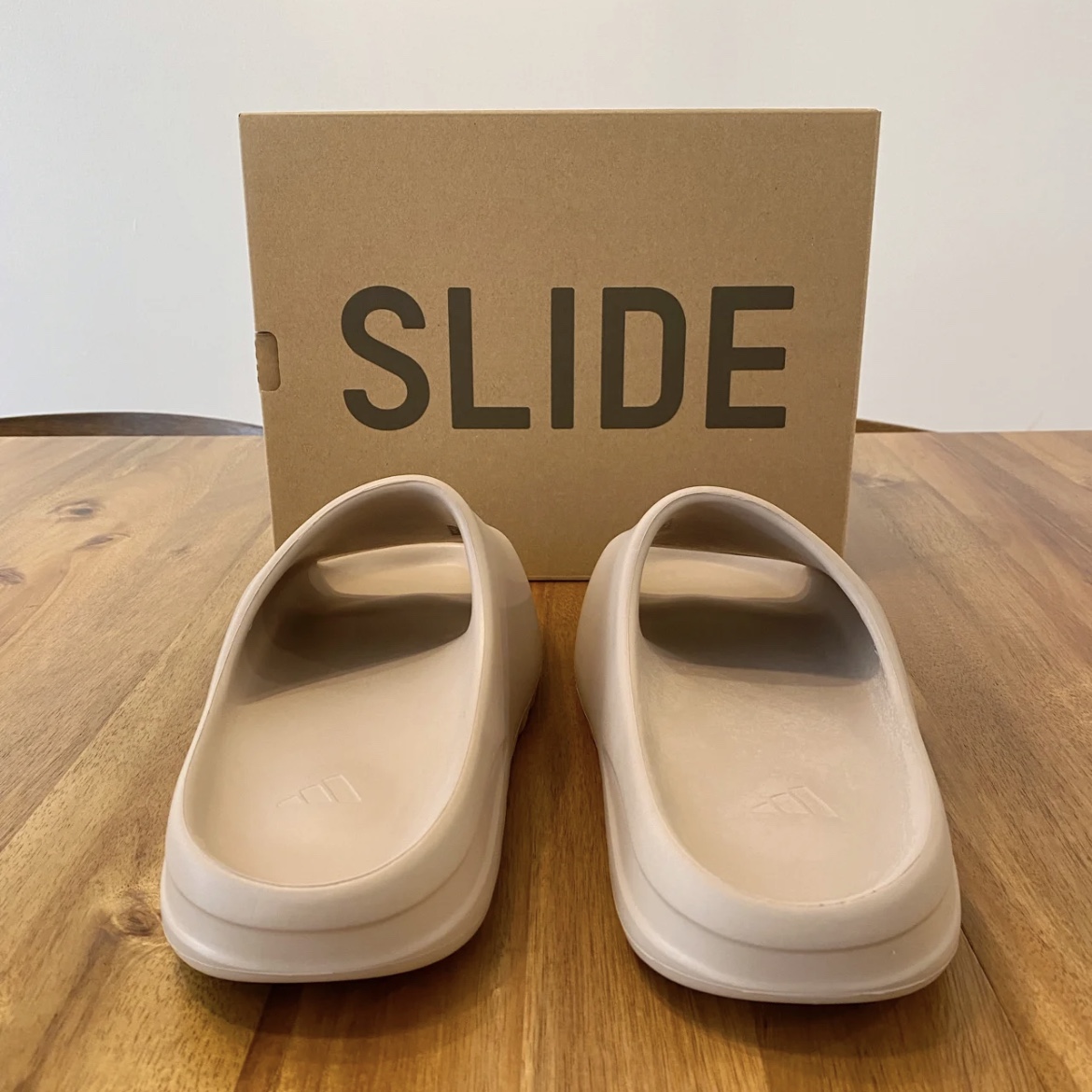 Adidas Yeezy Slide Pure 착용 스타일 - 3