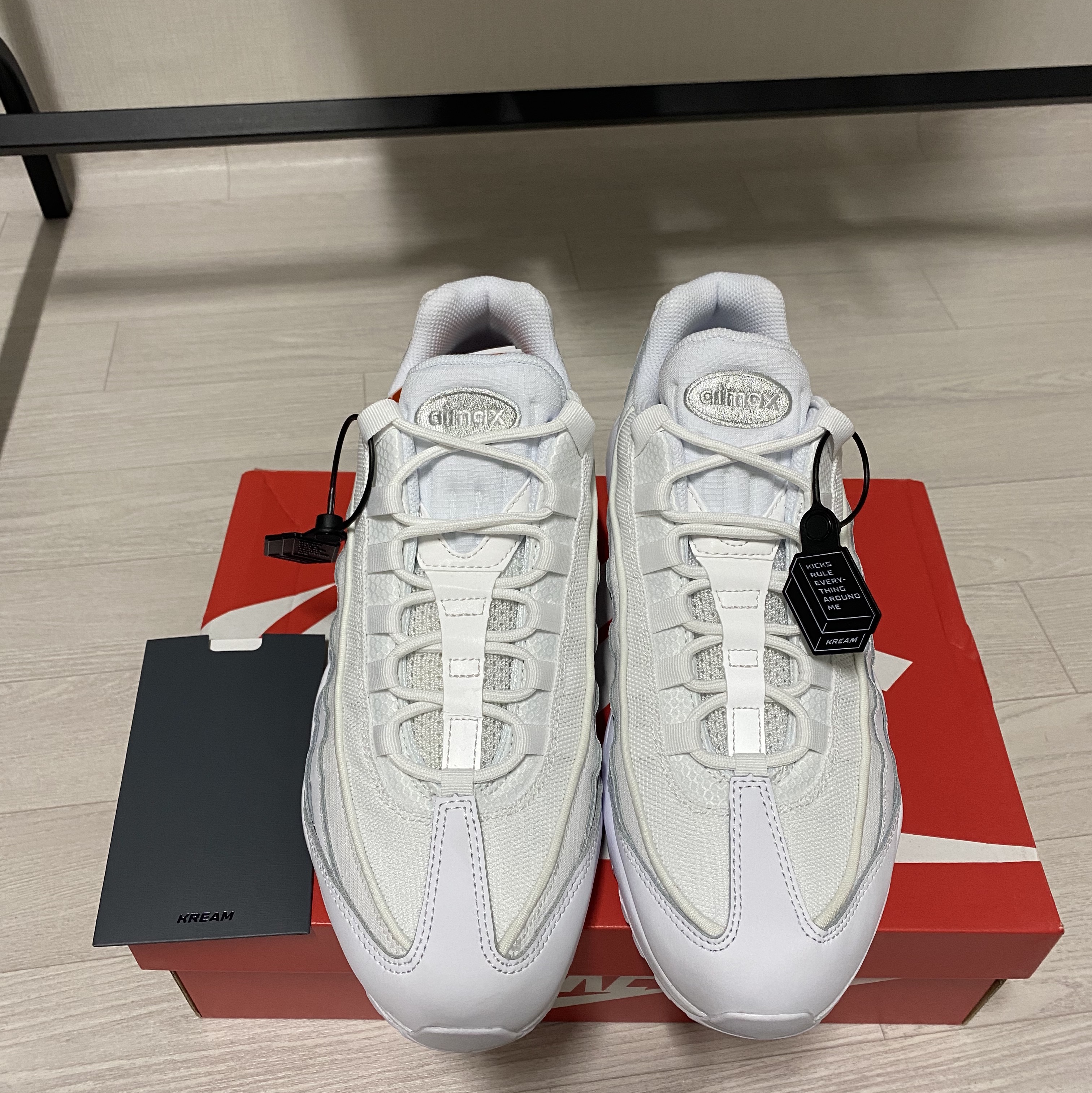 Nike Air Max 95 Essential Triple White 착용 스타일 - 2