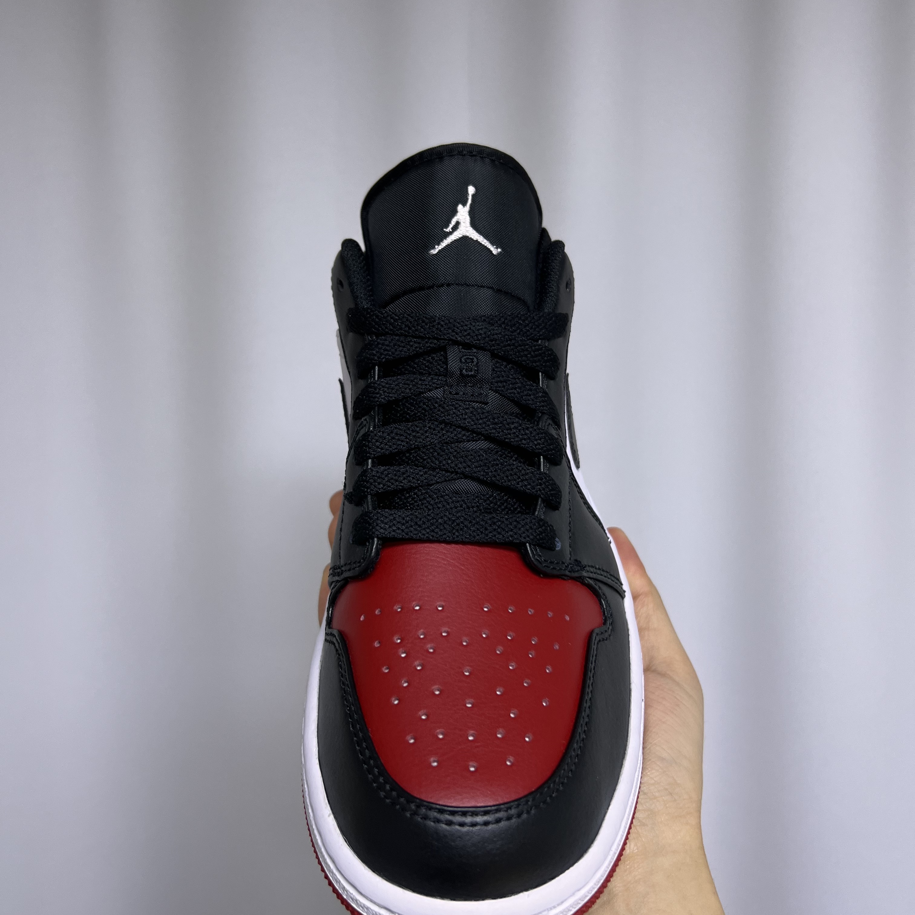 Jordan 1 Low Bred Toe 착용 스타일 - 3