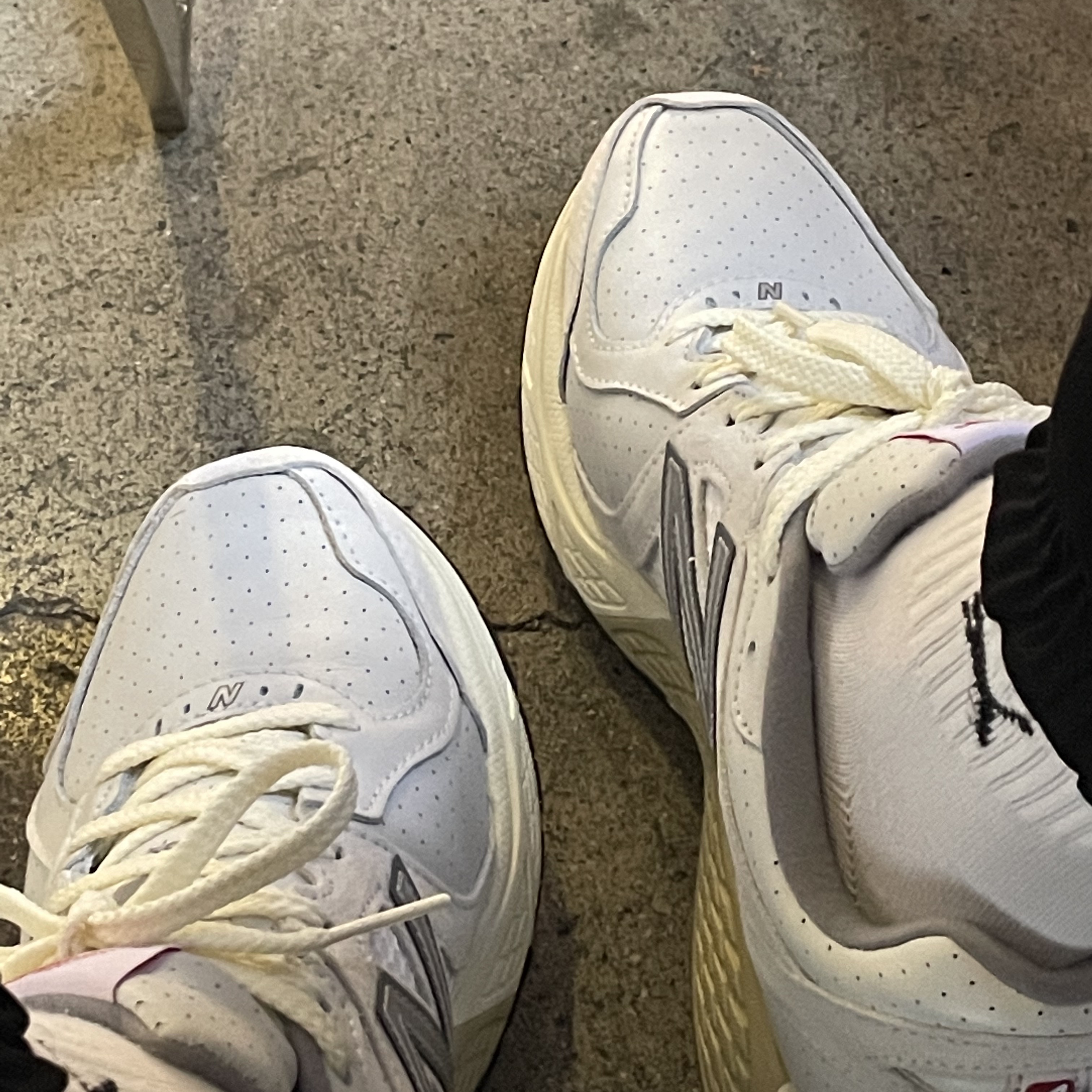 New Balance x Thisisneverthat 860v2 White 착용 스타일