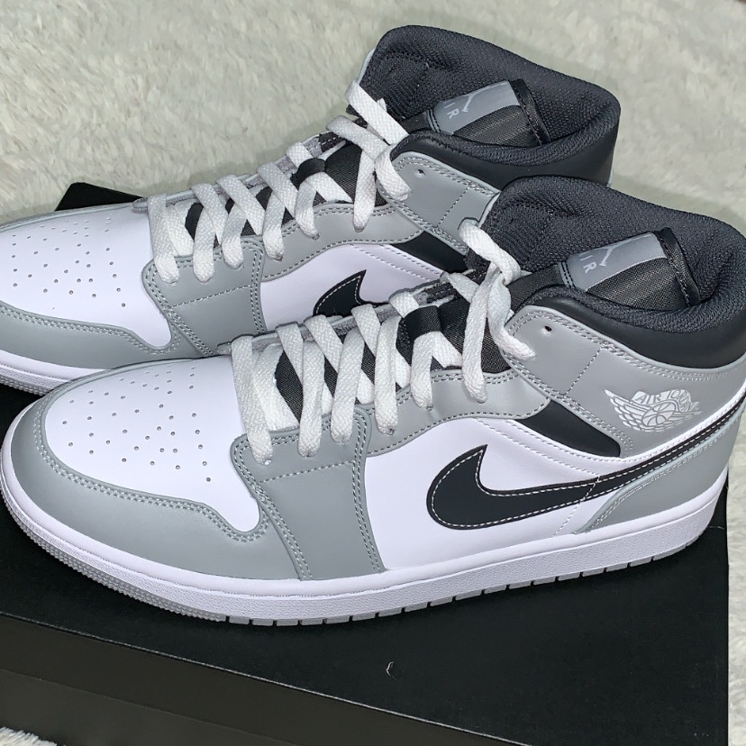Jordan 1 Mid Light Smoke Grey Anthracite 착용 스타일 - 4