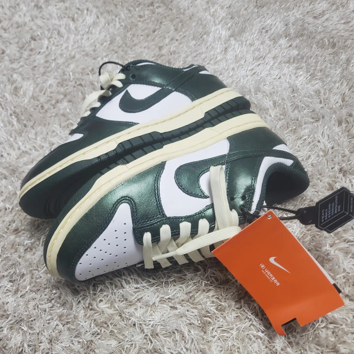 (W) Nike Dunk Low Vintage Green 착용 스타일 - 2