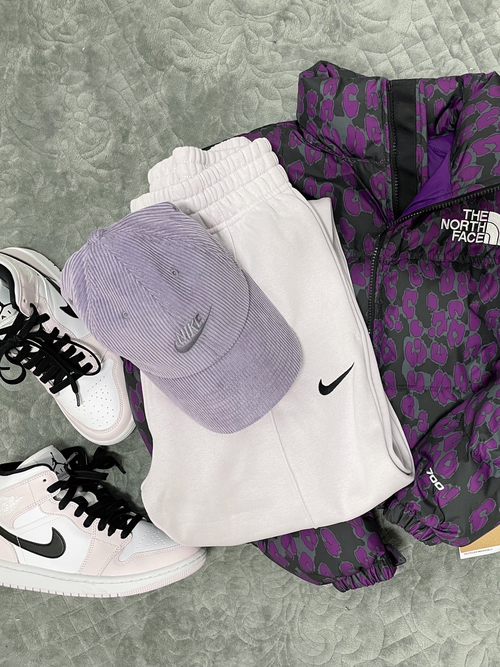 (W) Jordan 1 Mid Barely Rose, Nike Heritage 86 Corduroy Cap Lavender 착용 스타일 - 1