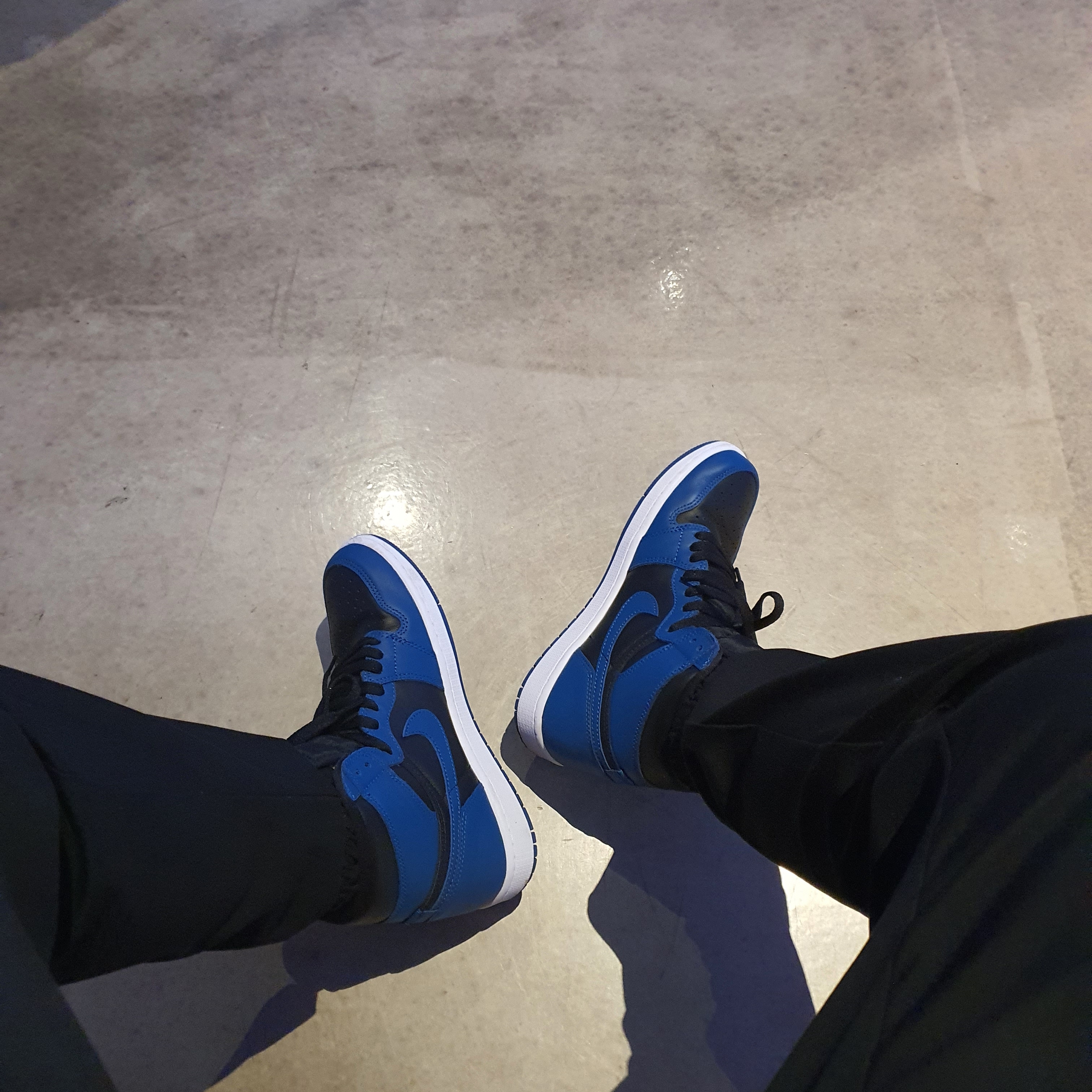 Jordan 1 Retro High OG Dark Marina Blue 착용 스타일 - 2