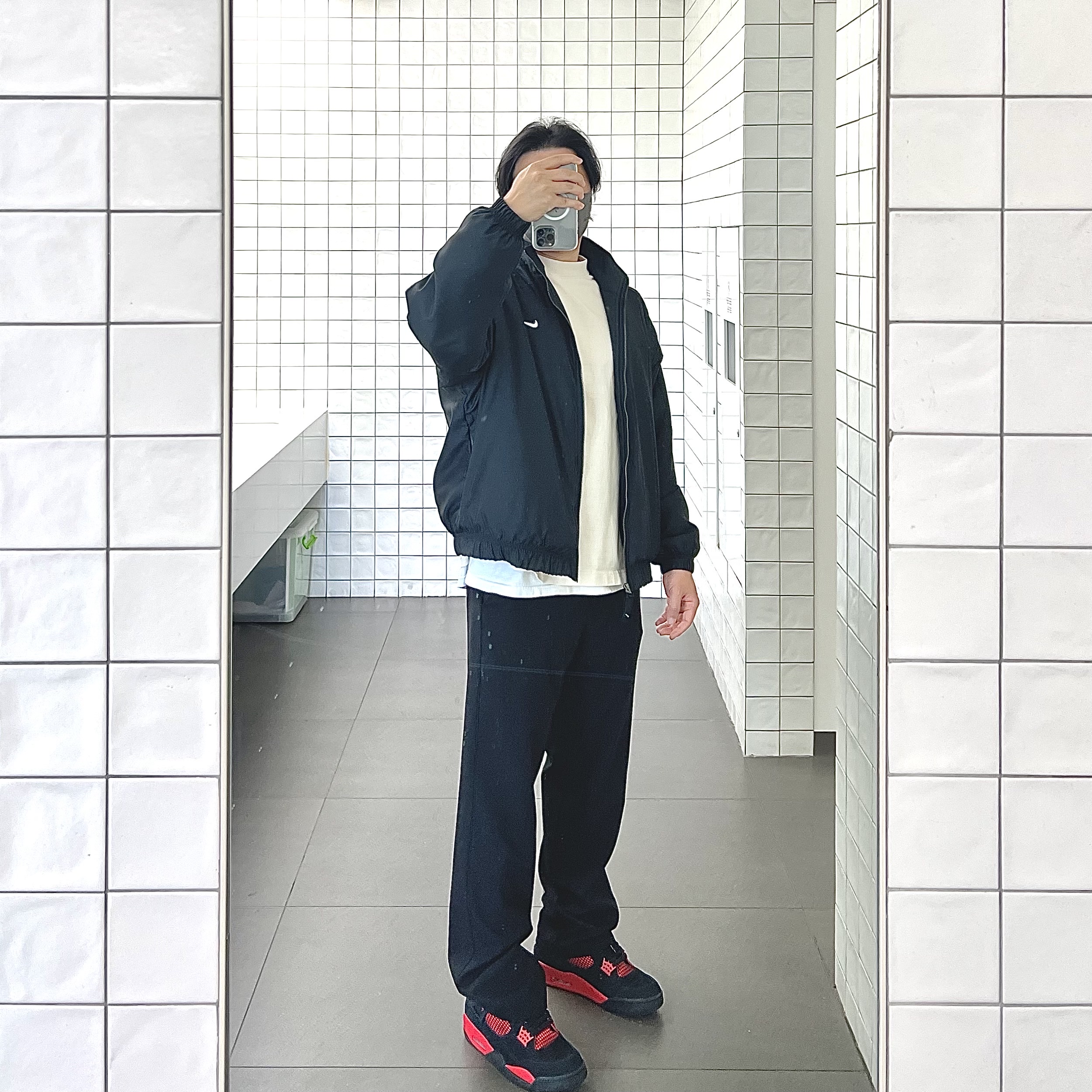Jordan 4 Retro Crimson, Nike NRG Solo Swoosh Satin Bomber Jacket Black Doll - Asia 착용 스타일
