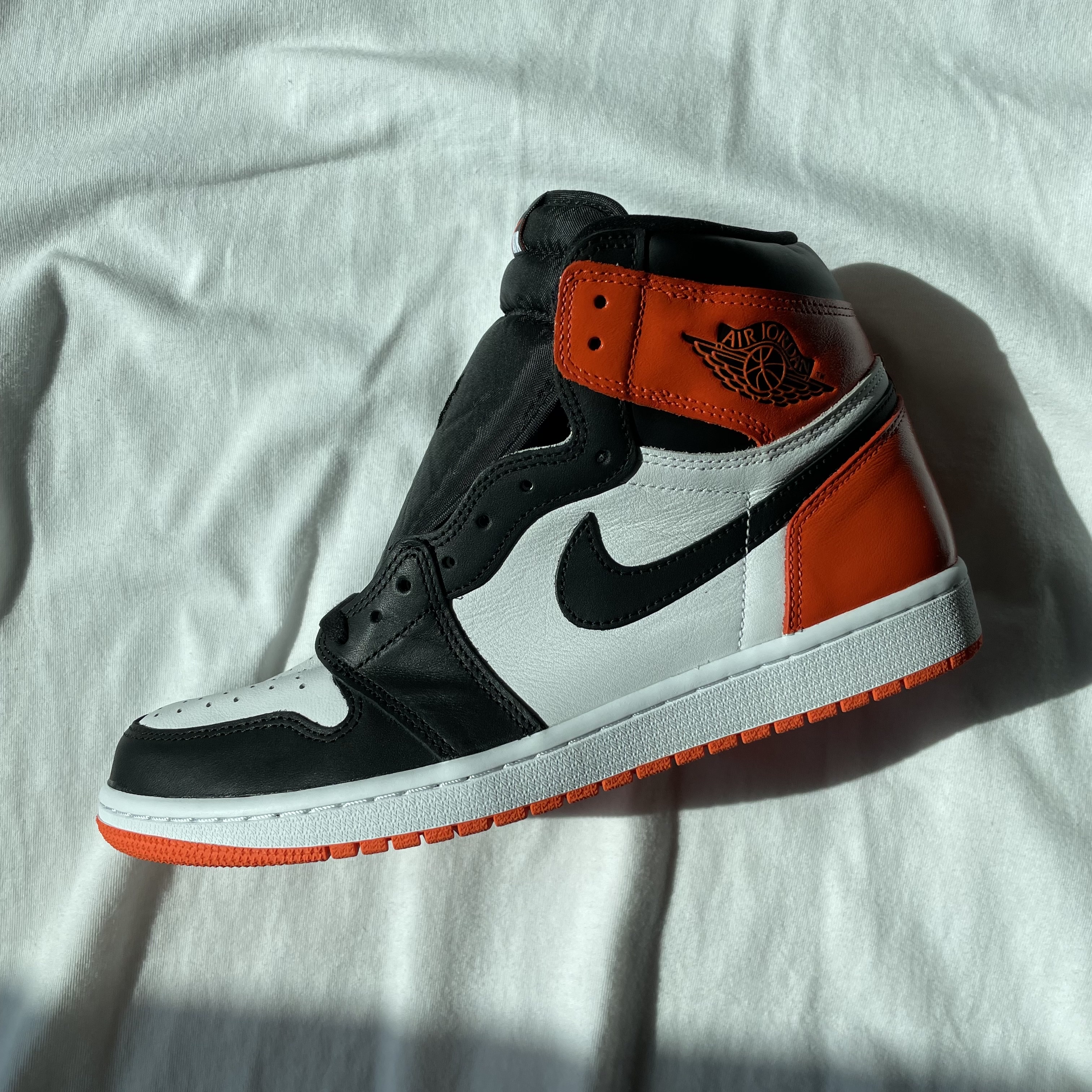 Jordan 1 Retro High OG Electro Orange, (GS) Jordan 1 Retro High OG Electro Orange 착용 스타일 - 2