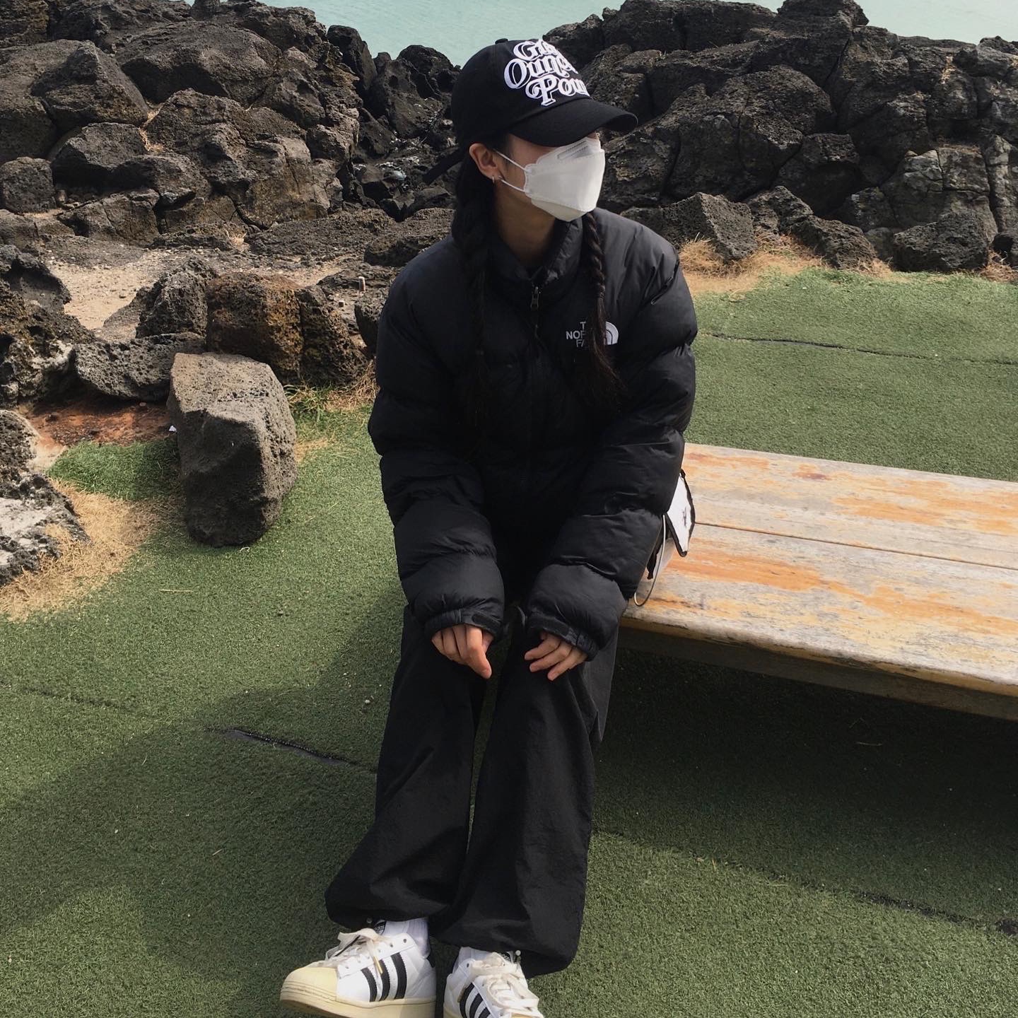 Adidas Superstar Premium White Black 착용 스타일 - 2