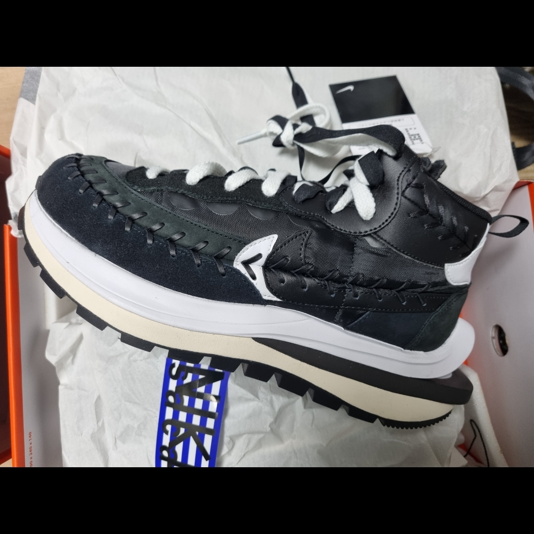 Nike x Sacai x Jean Paul Gaultier VaporWaffle Black White 착용 스타일
