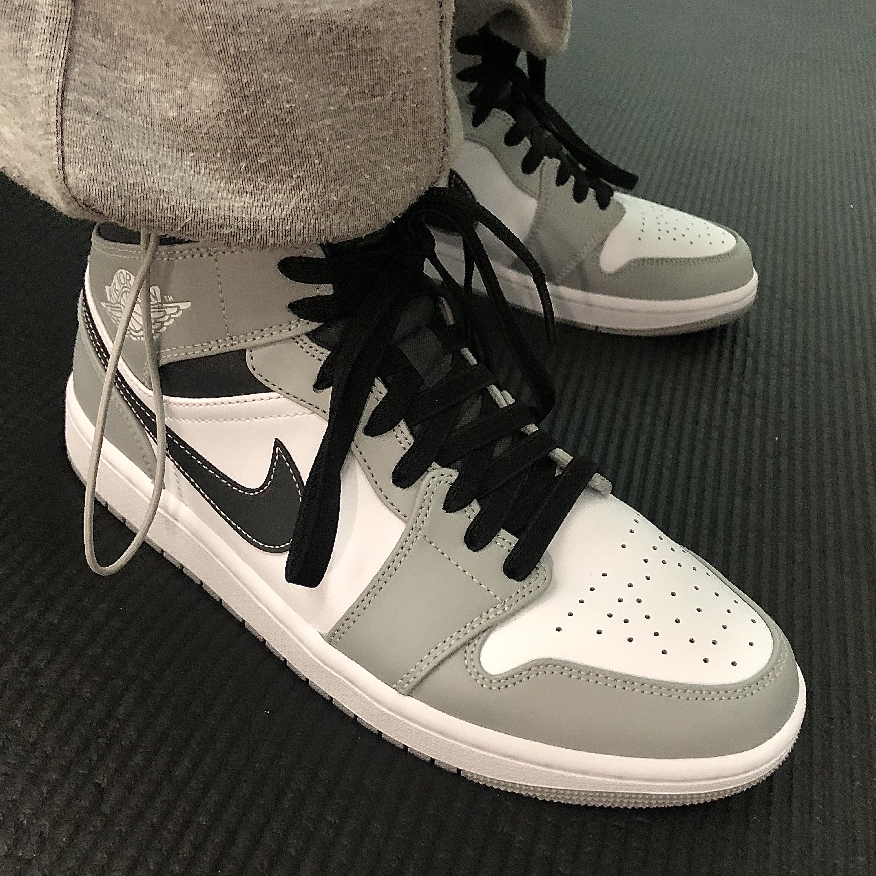 Jordan 1 Mid Light Smoke Grey Anthracite 착용 스타일