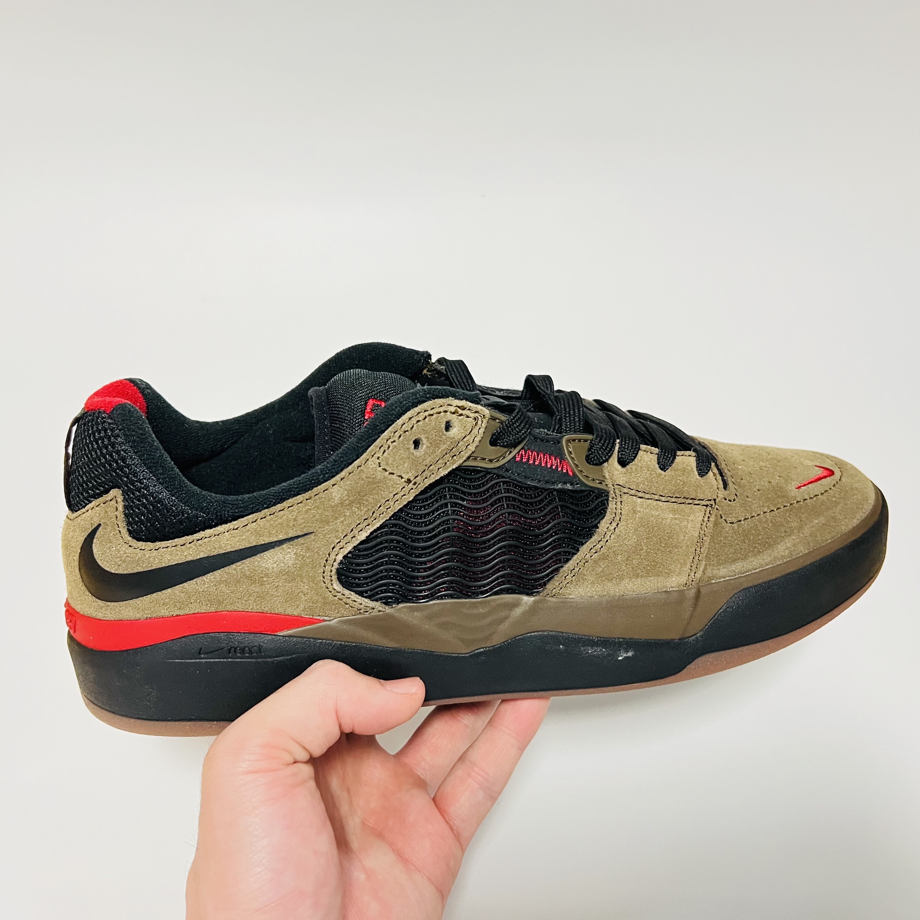 Nike SB Ishod Wair Light Olive 착용 스타일