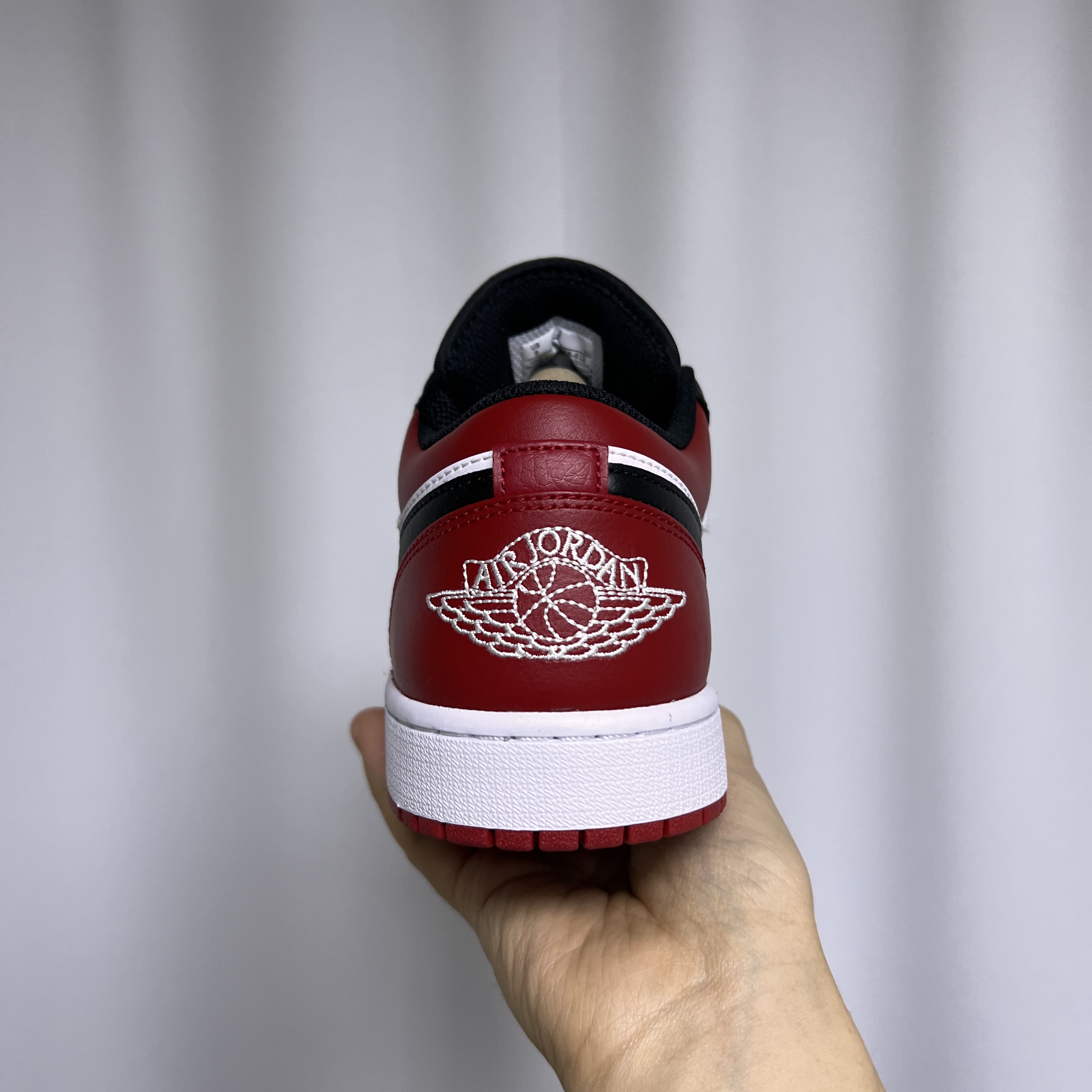 Jordan 1 Low Bred Toe 착용 스타일 - 2