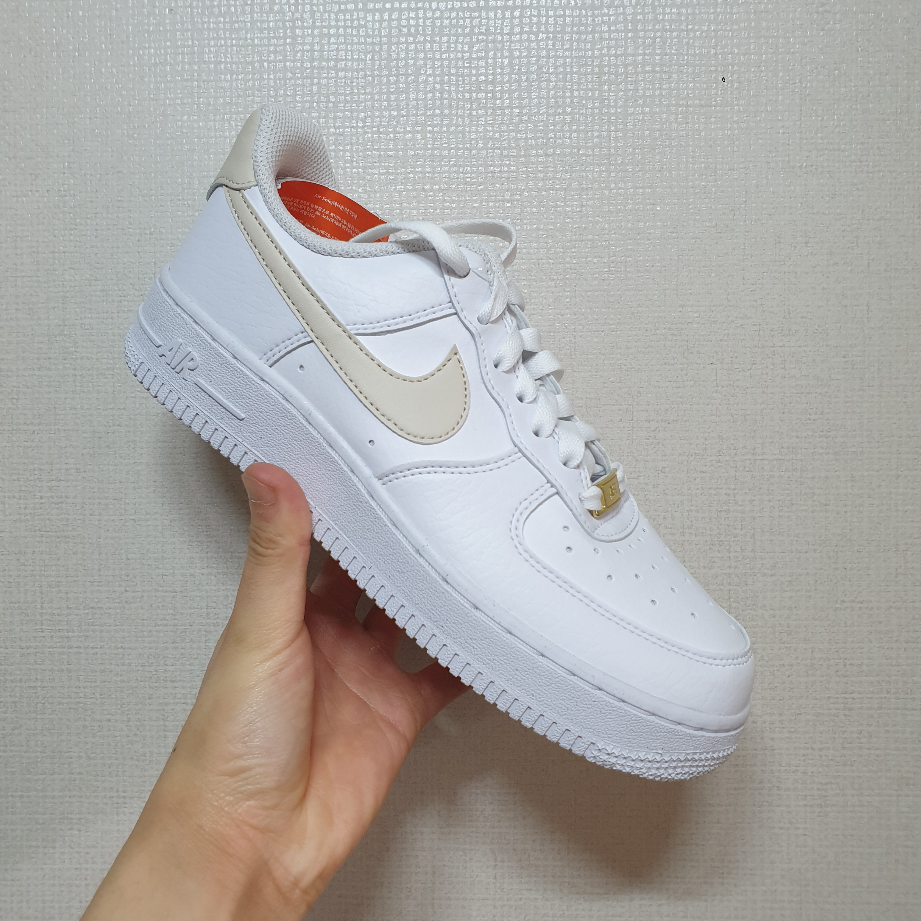 (W) Nike Air Force 1 '07 Next Nature Light Orewood Brown 착용 스타일