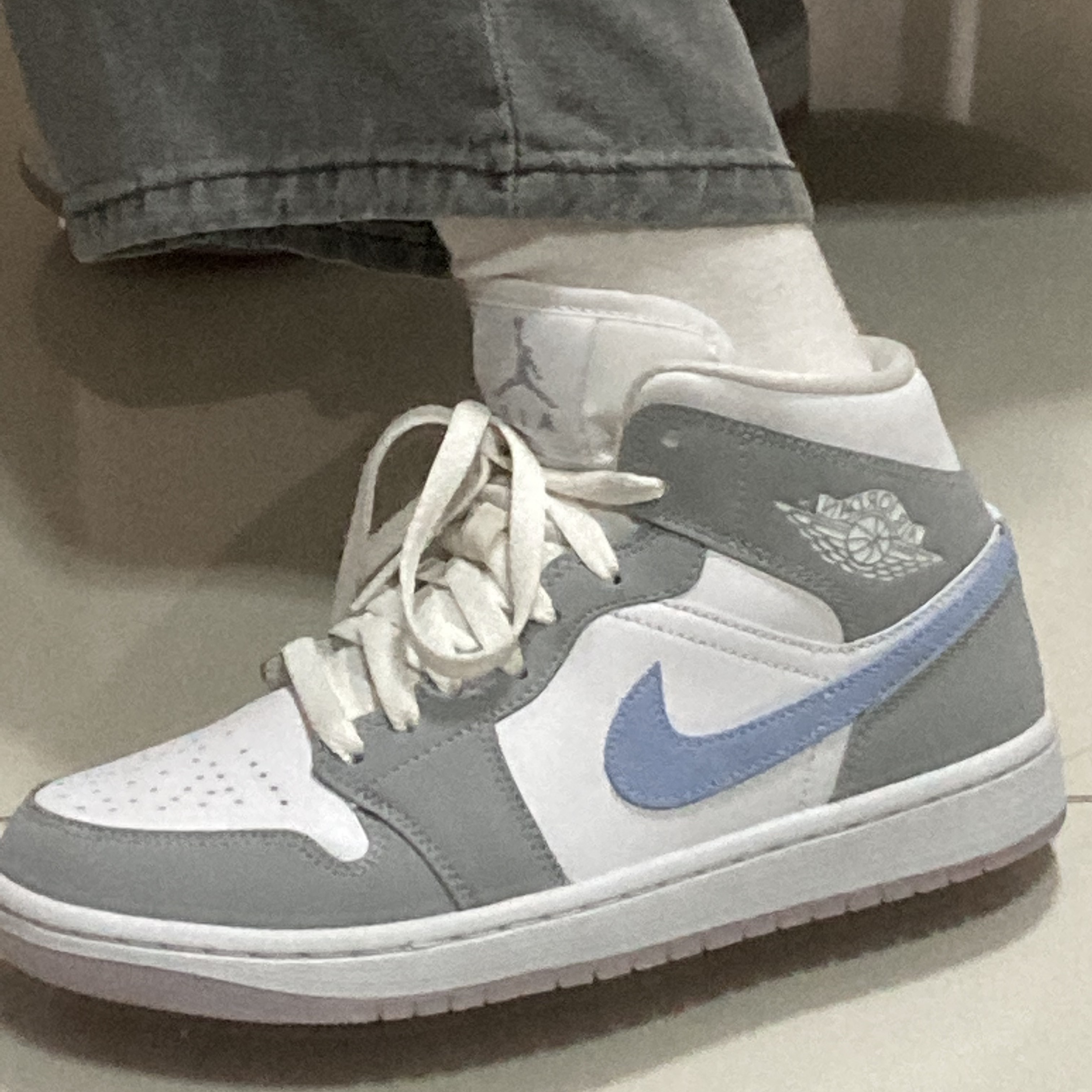 (W) Jordan 1 Mid Wolf Grey 착용 스타일 - 1