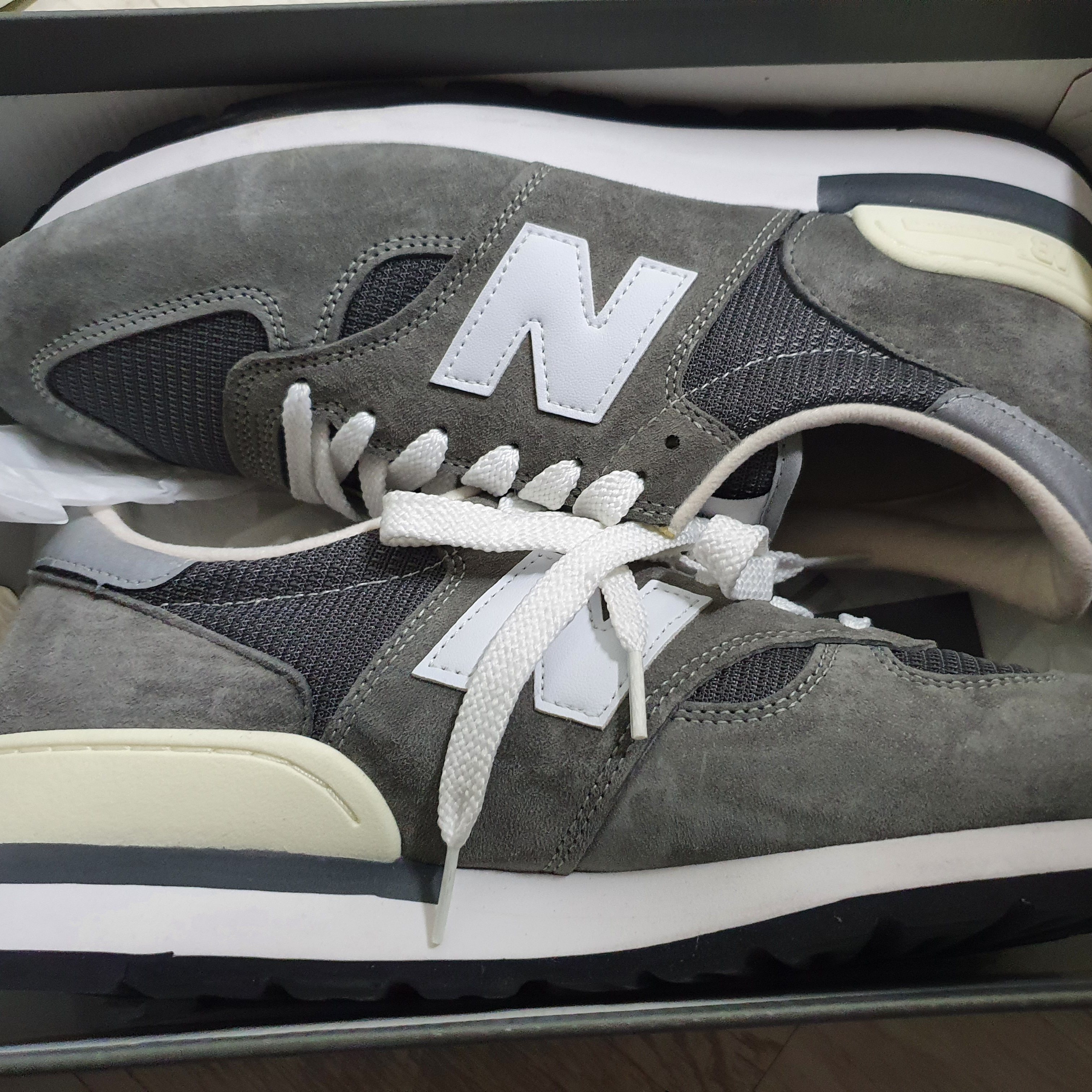 New Balance 990 Made in USA Grey 착용 스타일