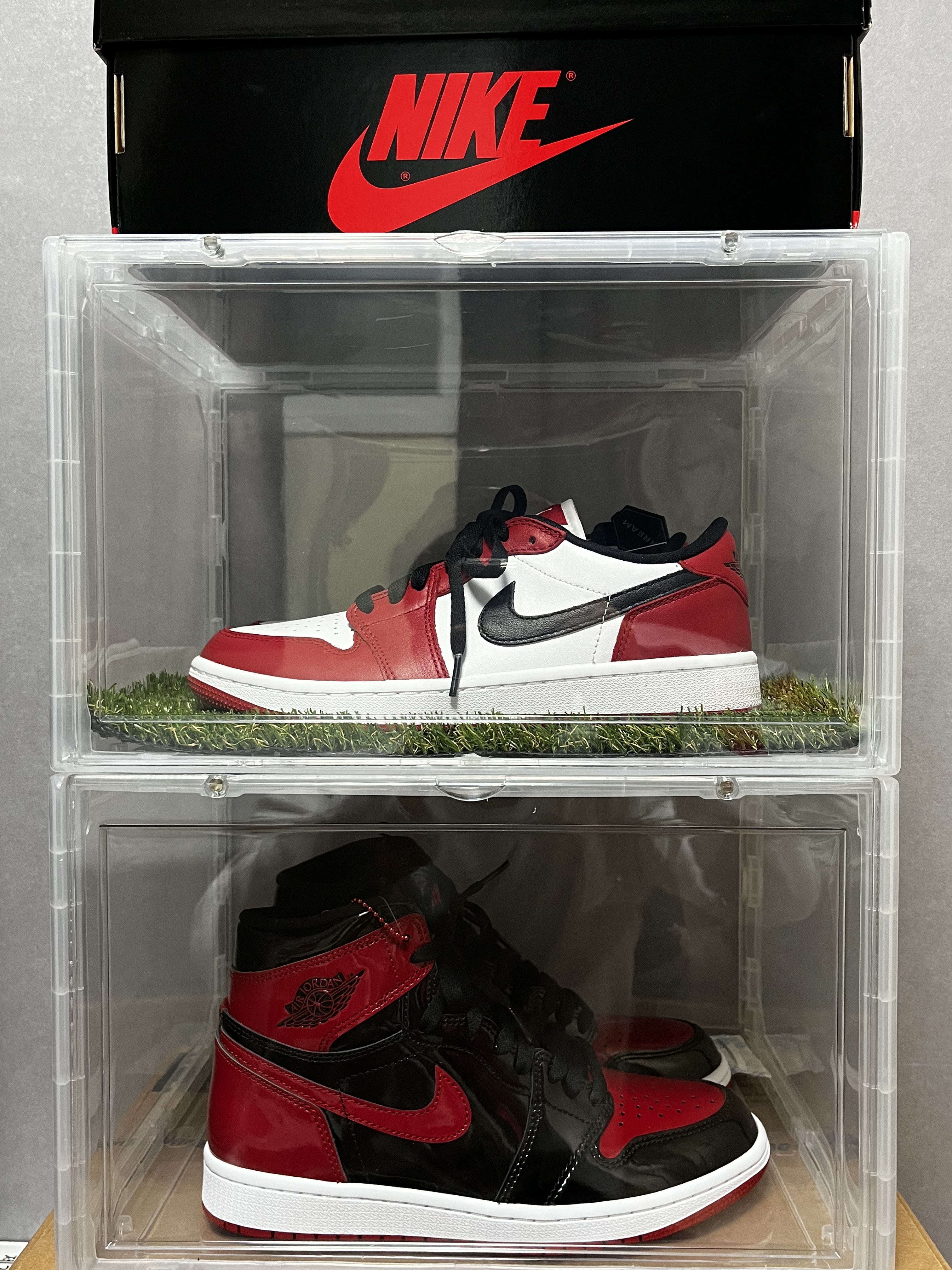 Jordan 1 Low Golf Chicago, Jordan 1 Retro High OG Patent Bred 착용 스타일 - 2