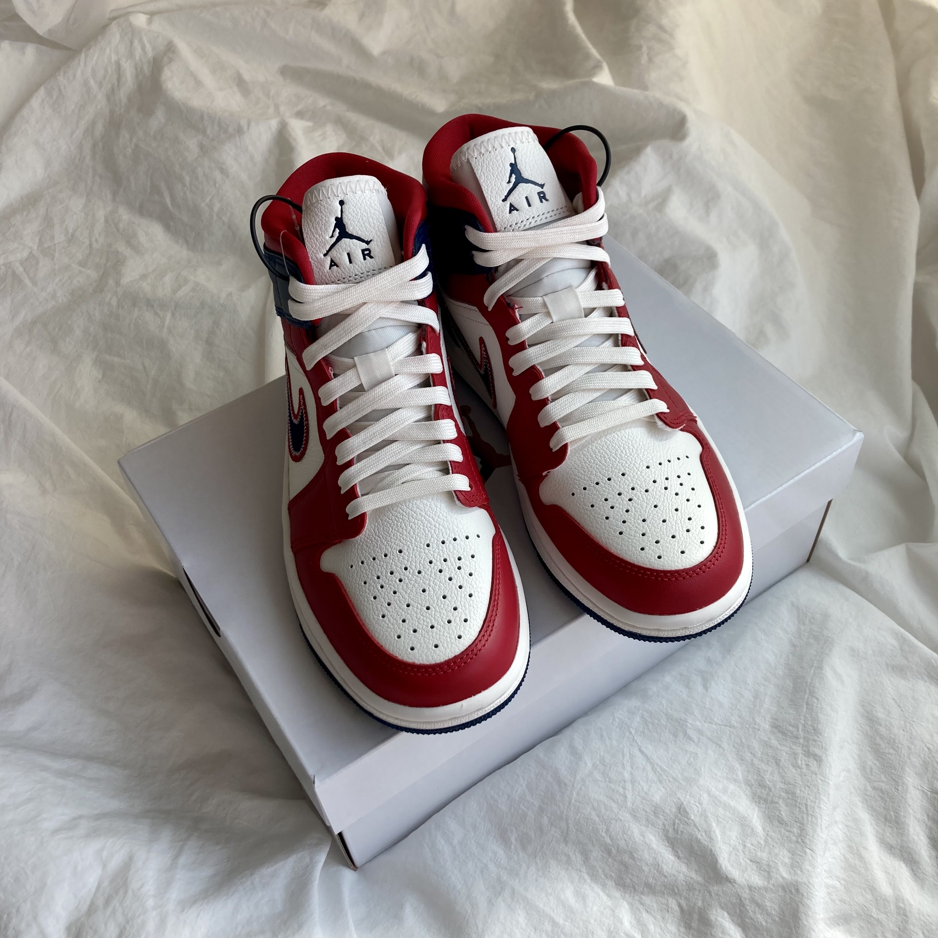 (W) Jordan 1 Mid SE Gym Red Midnight Navy 착용 스타일 - 4