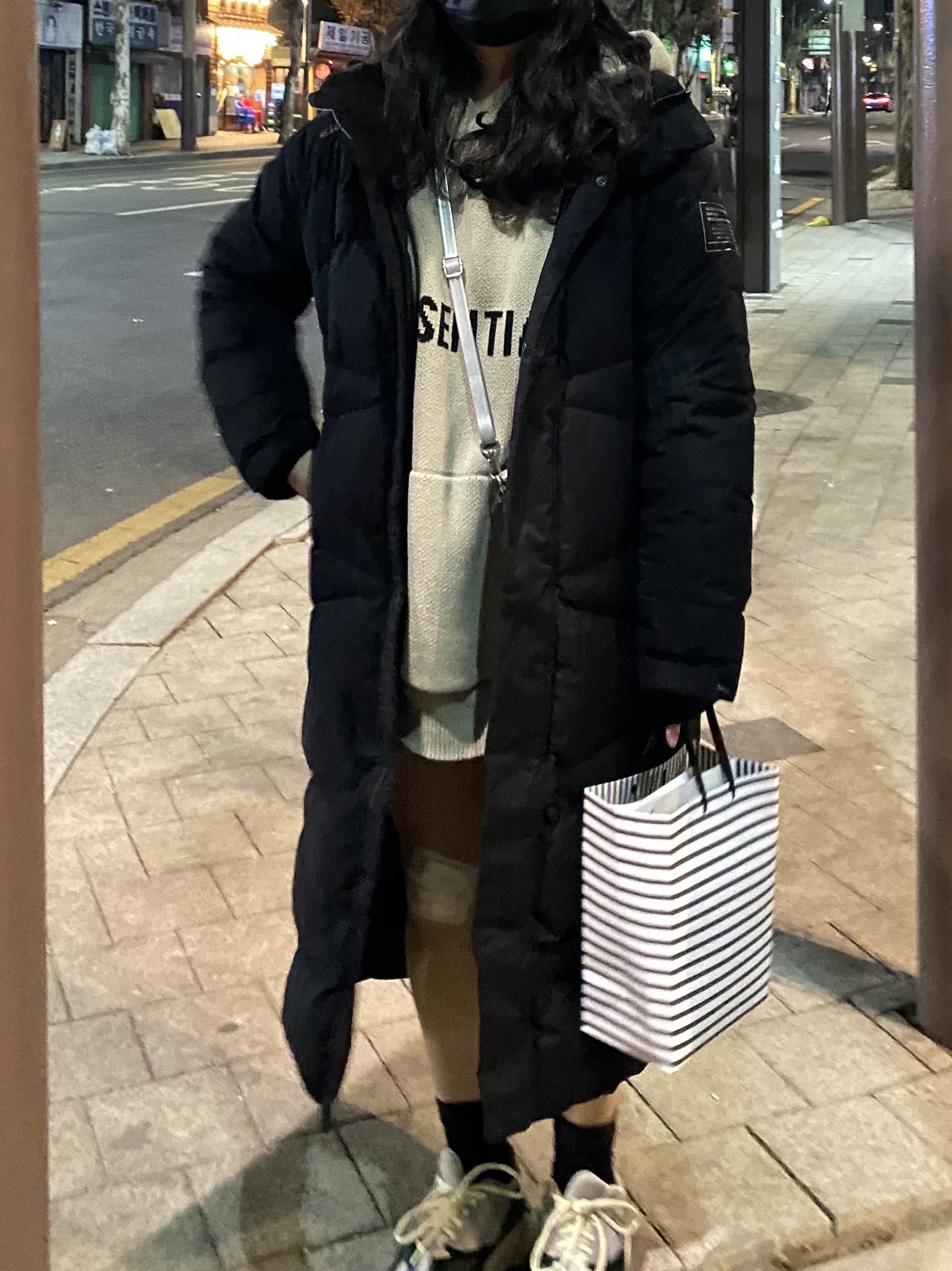 Adidas Yeezy Boost 700 Wave Runner Solid Grey 2017/2019, Essentials Knit Pullover Hoodie Pistachio - 21FW 착용 스타일
