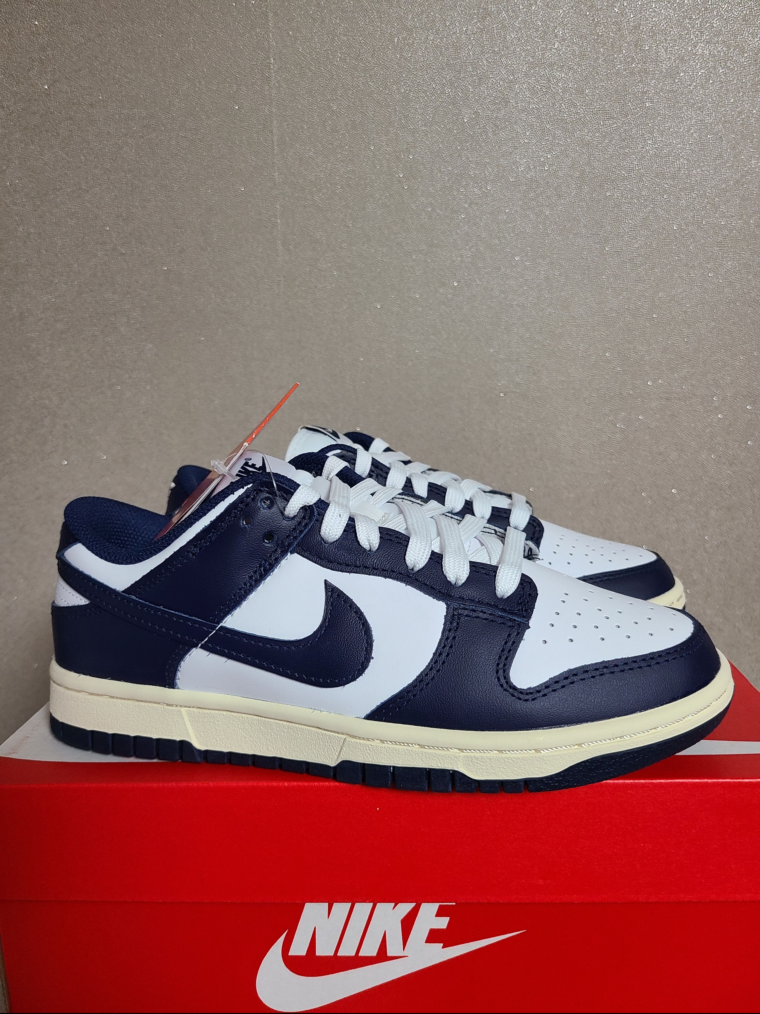 (W) Nike Dunk Low Vintage Midnight Navy 착용 스타일 - 2