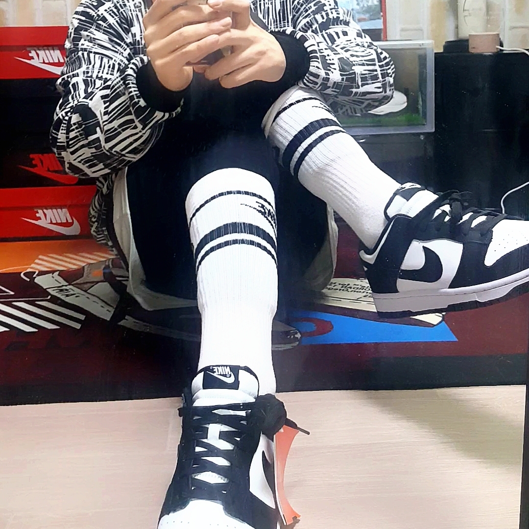 Nike Dunk Low Retro Black 착용 스타일 - 2