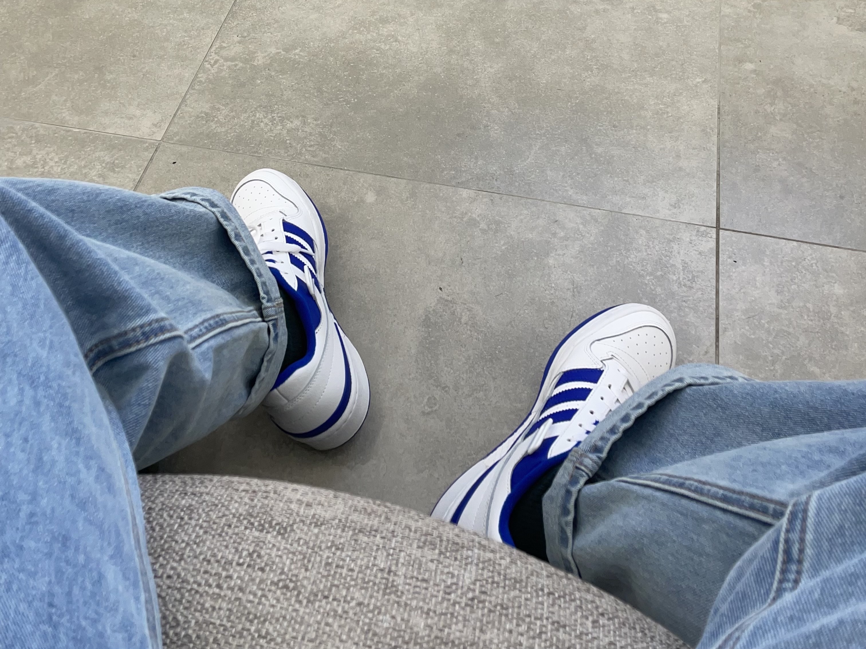 Adidas Forum Low White Royal Blue 착용 스타일