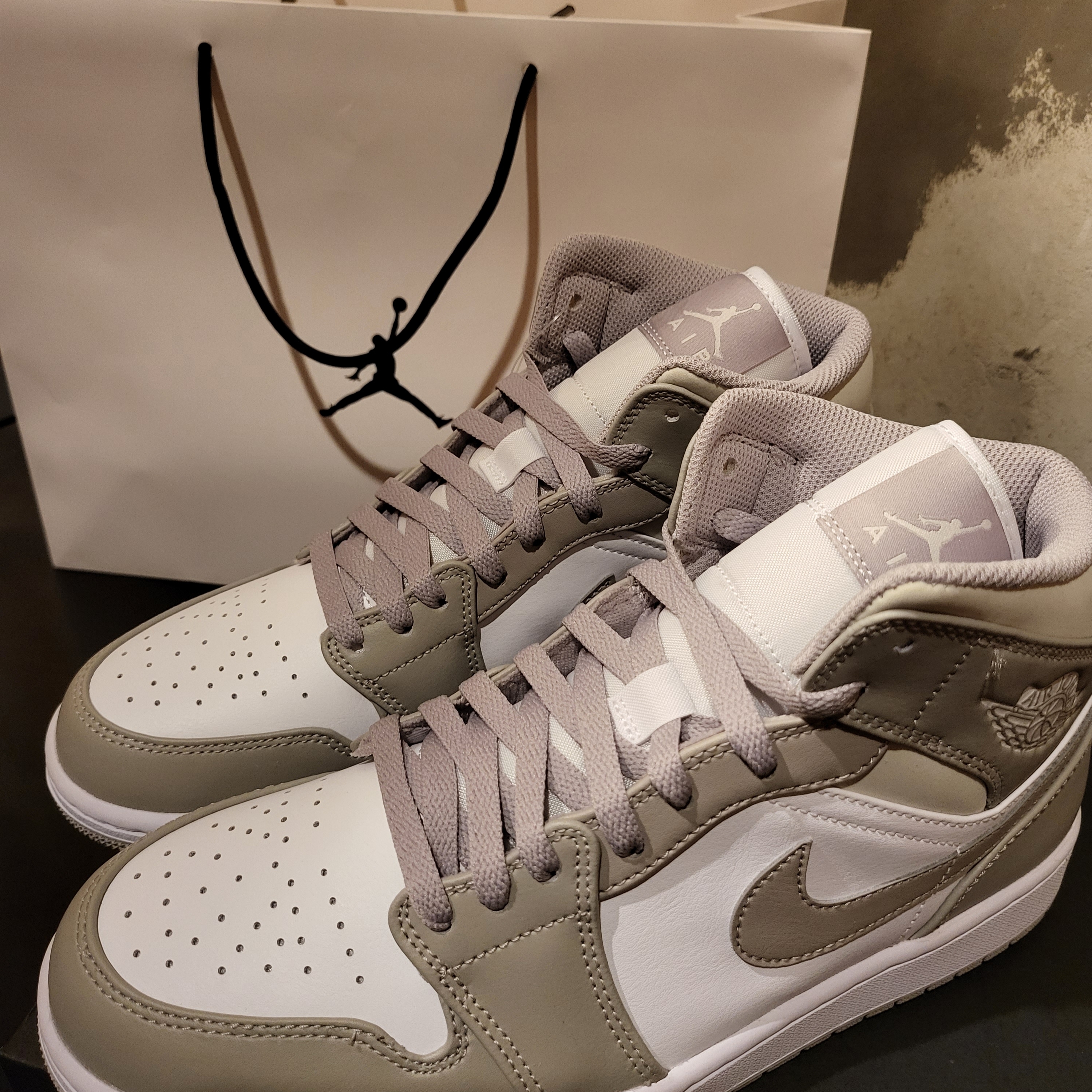 Jordan 1 Mid College Grey 착용 스타일 - 4