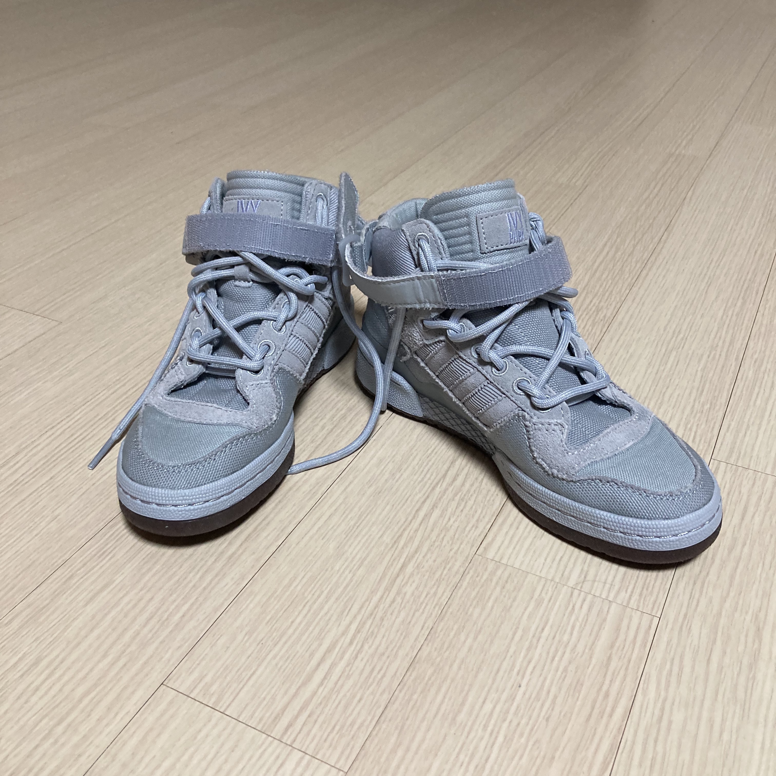 Adidas x Beyonce Ivy Park Forum Mid Rodeo 착용 스타일 - 1