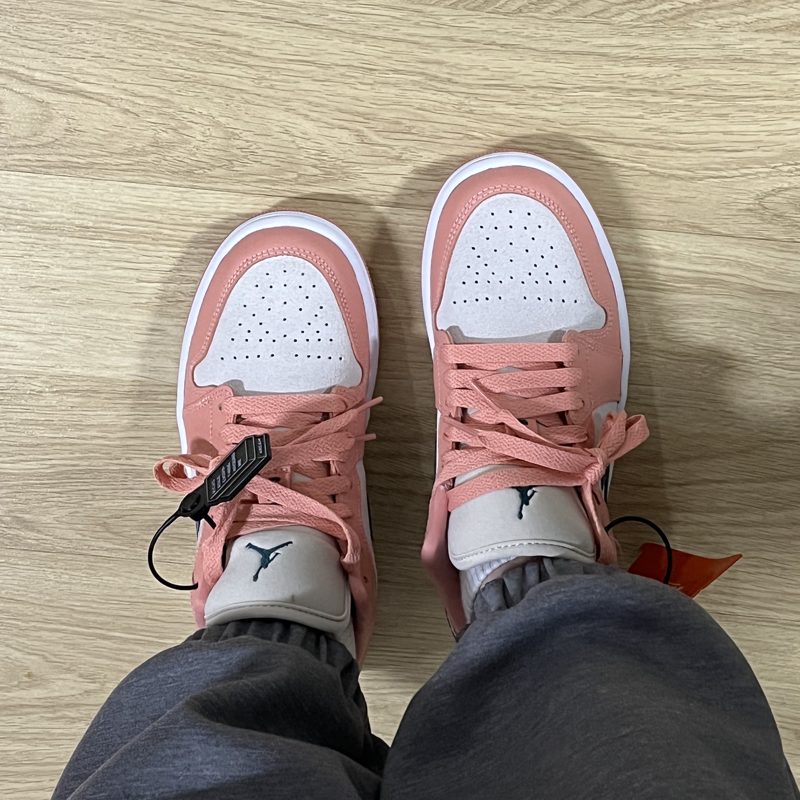 (W) Jordan 1 Low Light Madder Root 착용 스타일 - 3