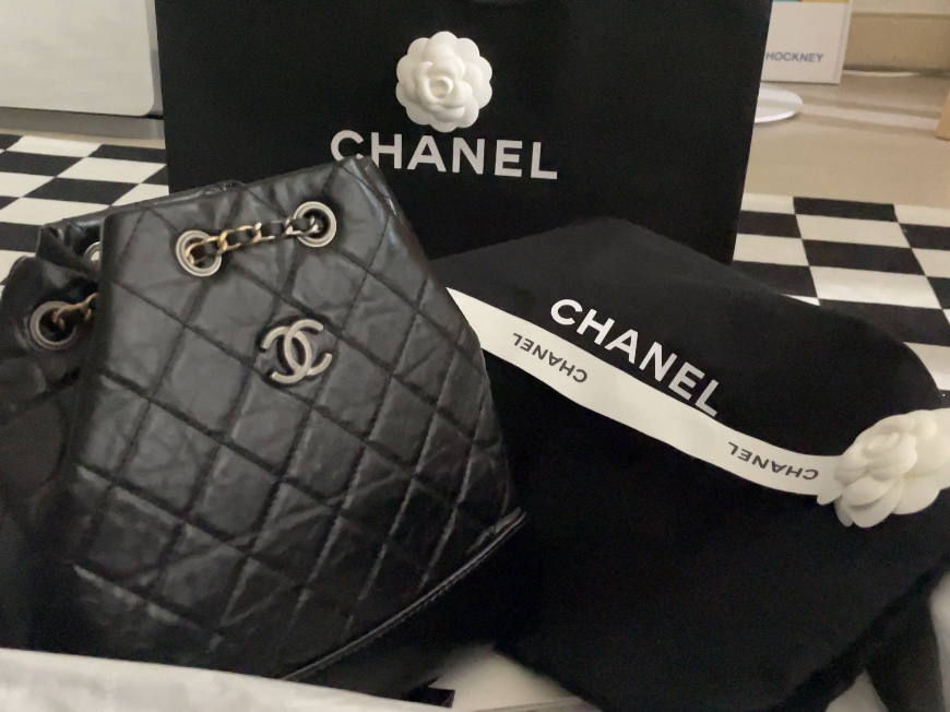 Chanel Small Gabrielle Backpack Aged Calfskin & Gold Silver Black 착용 스타일