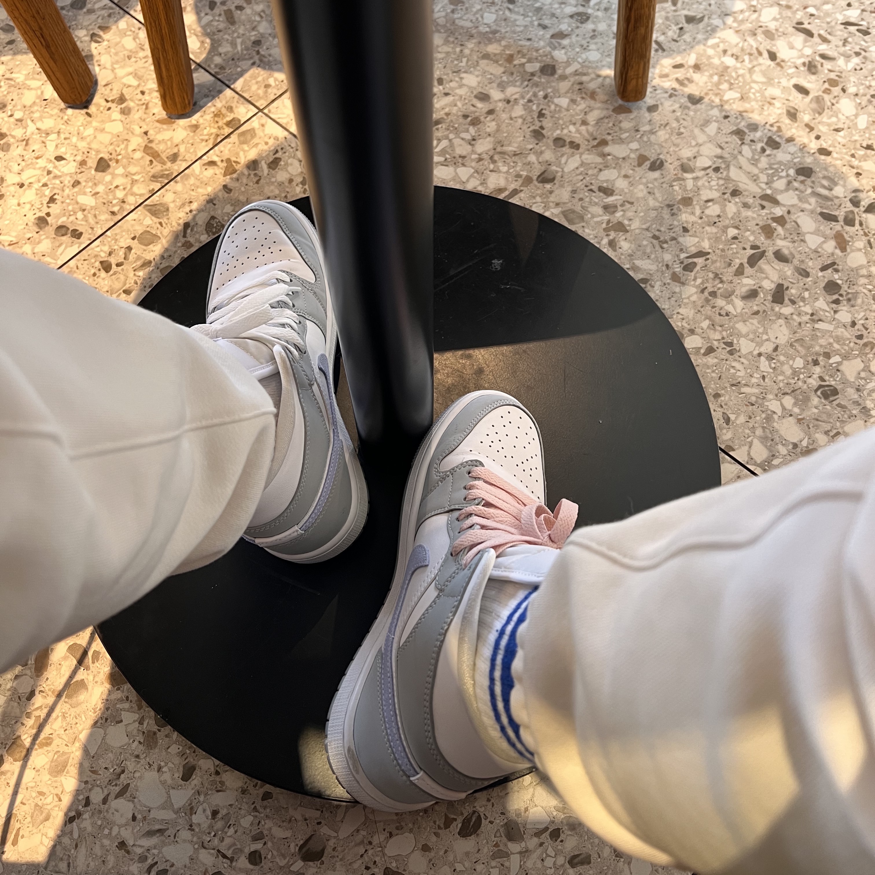 (W) Jordan 1 Mid Wolf Grey 착용 스타일 - 1