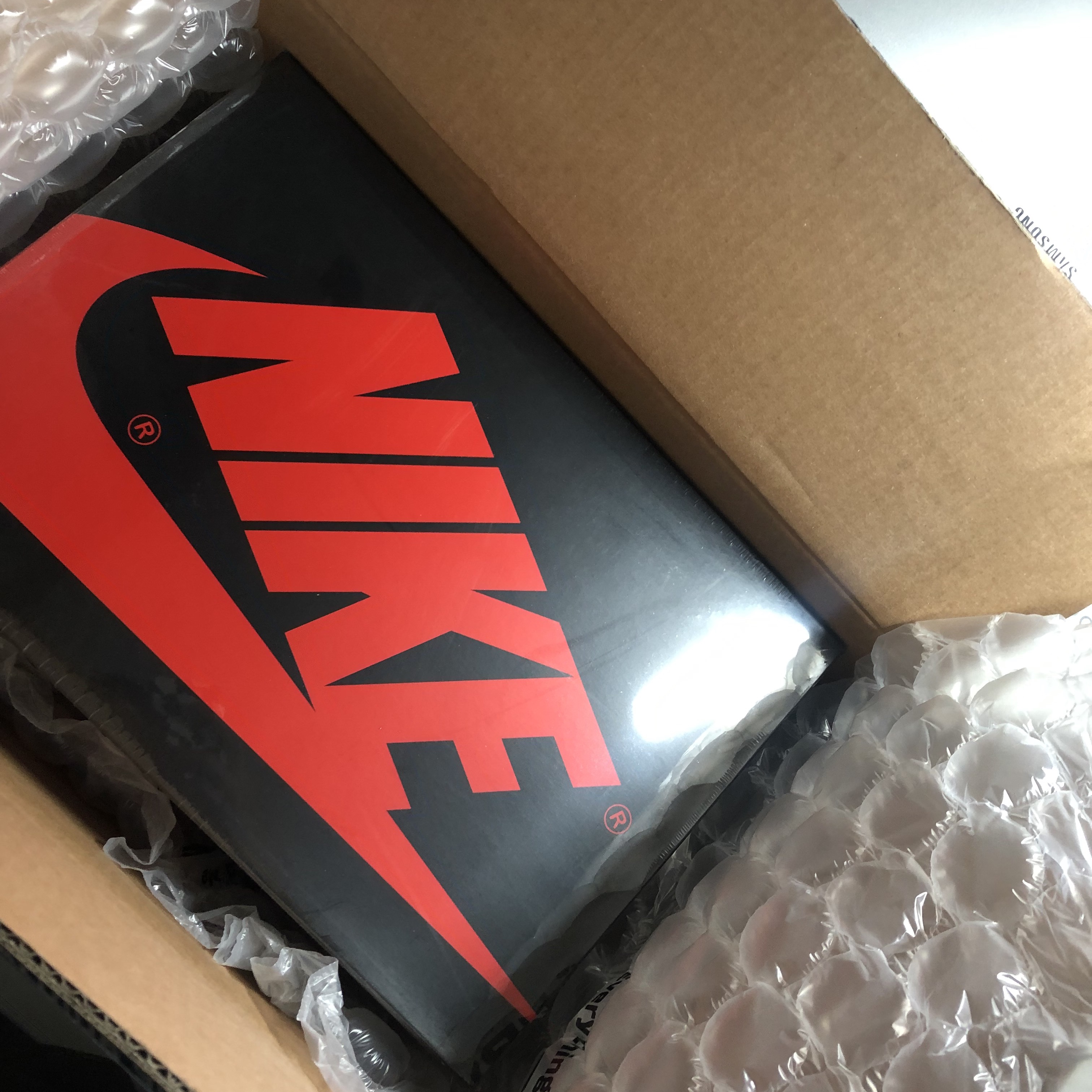 Jordan 1 Retro High OG Light Fusion Red 착용 스타일 - 2