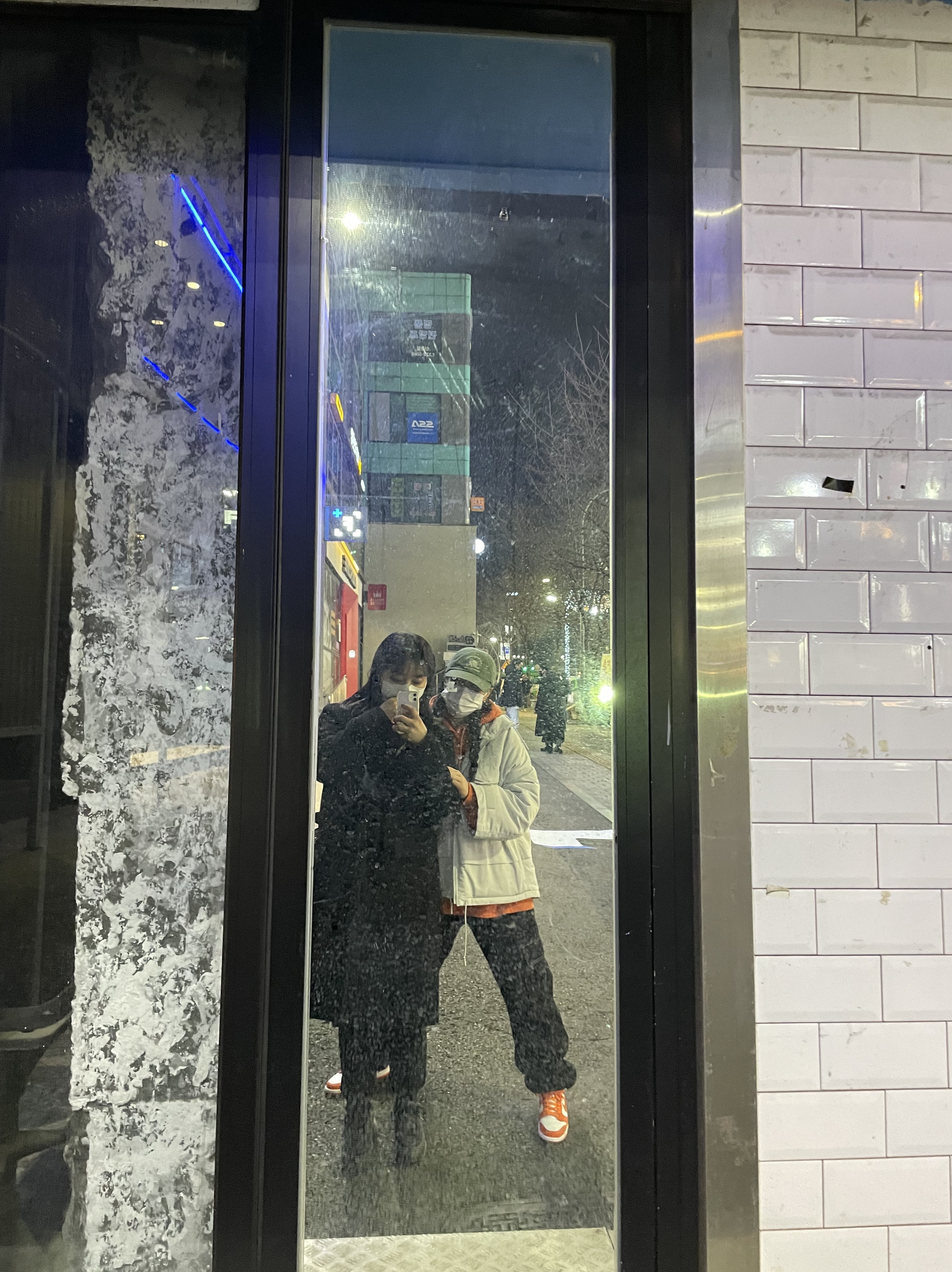 Uniqlo x White Mountaineering WPJ Hybrid Down Oversized Parka Dark Green, Nike Air Max 97 Triple Black 착용 스타일