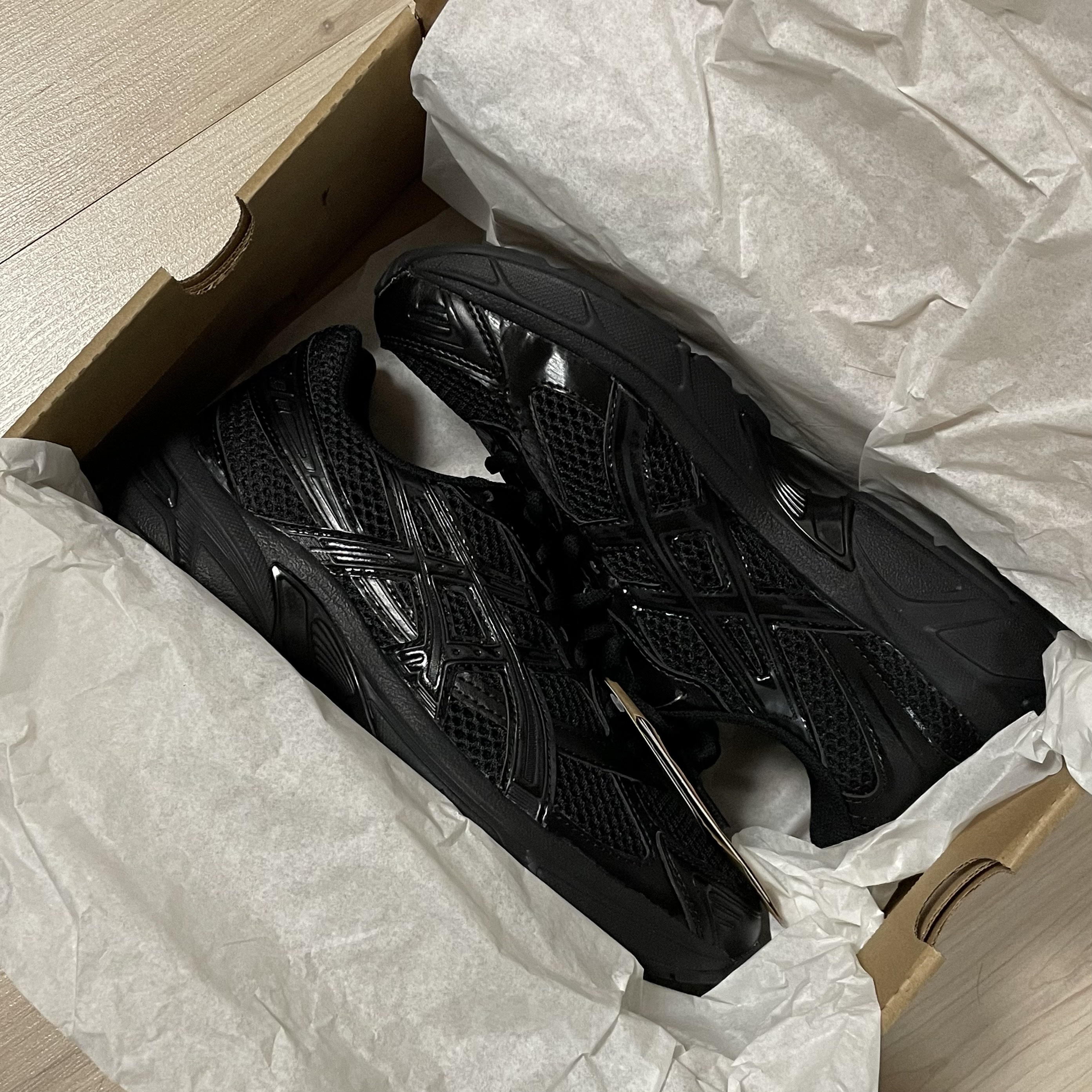 Asics Gel-1130 Black Graphite Grey 착용 스타일 - 1
