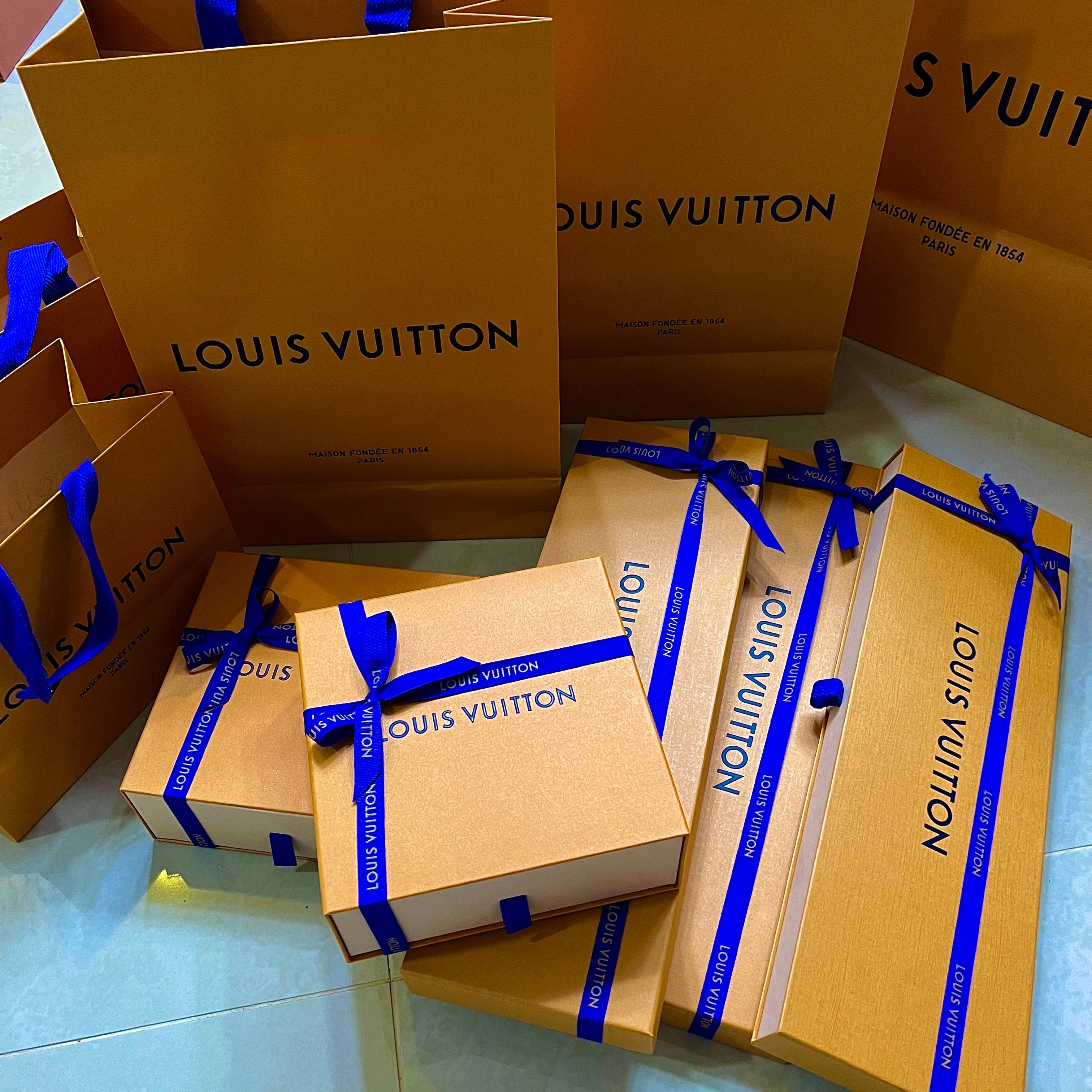 Louis Vuitton x Nigo Monogram Patchwork Denim Hoodie Indigo 착용 스타일