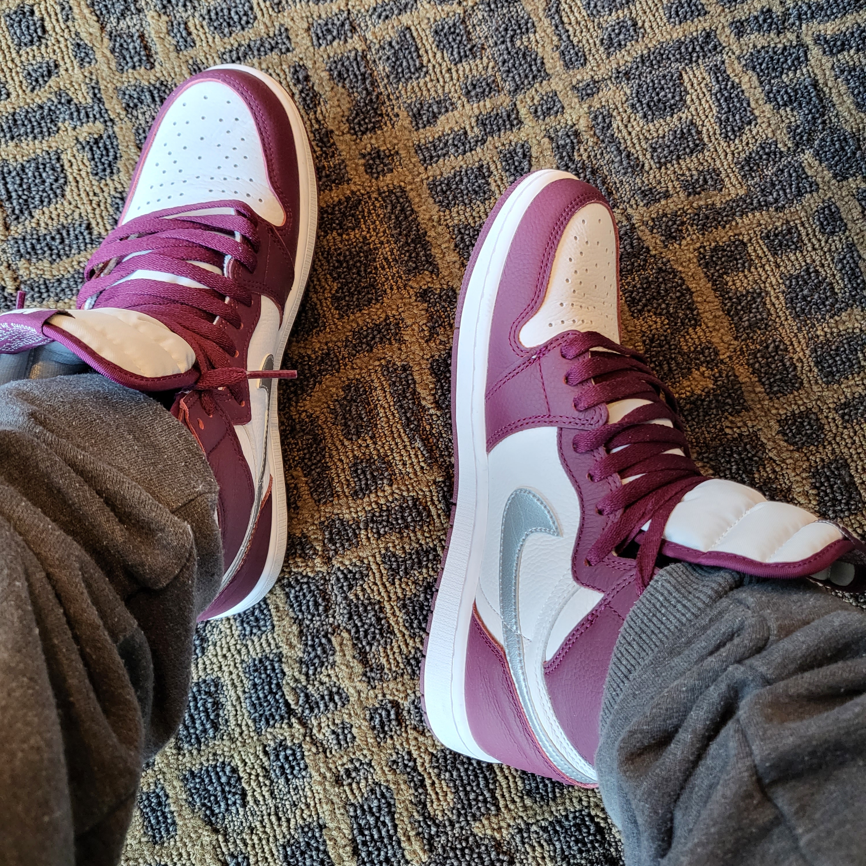 Jordan 1 Retro High OG Bordeaux 착용 스타일