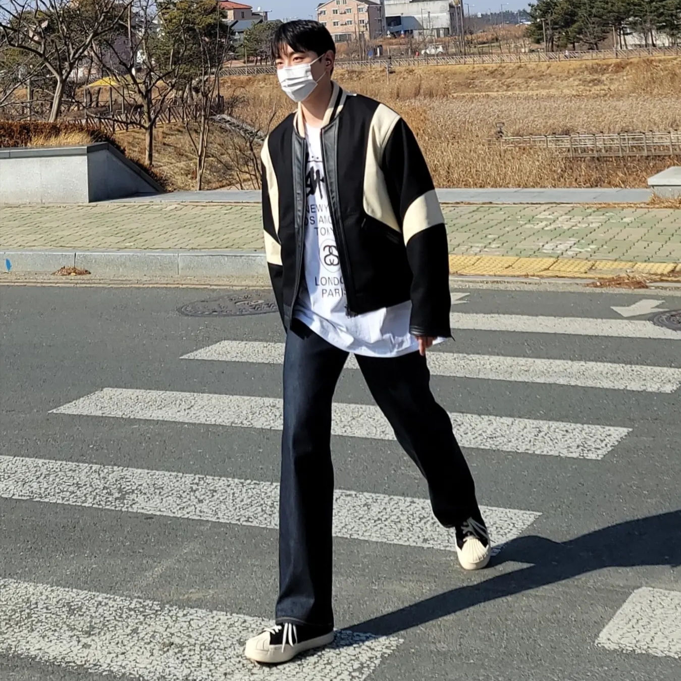 Y-3 Yohji Star Black, Stussy World Tour T-Shirt White 착용 스타일 - 1