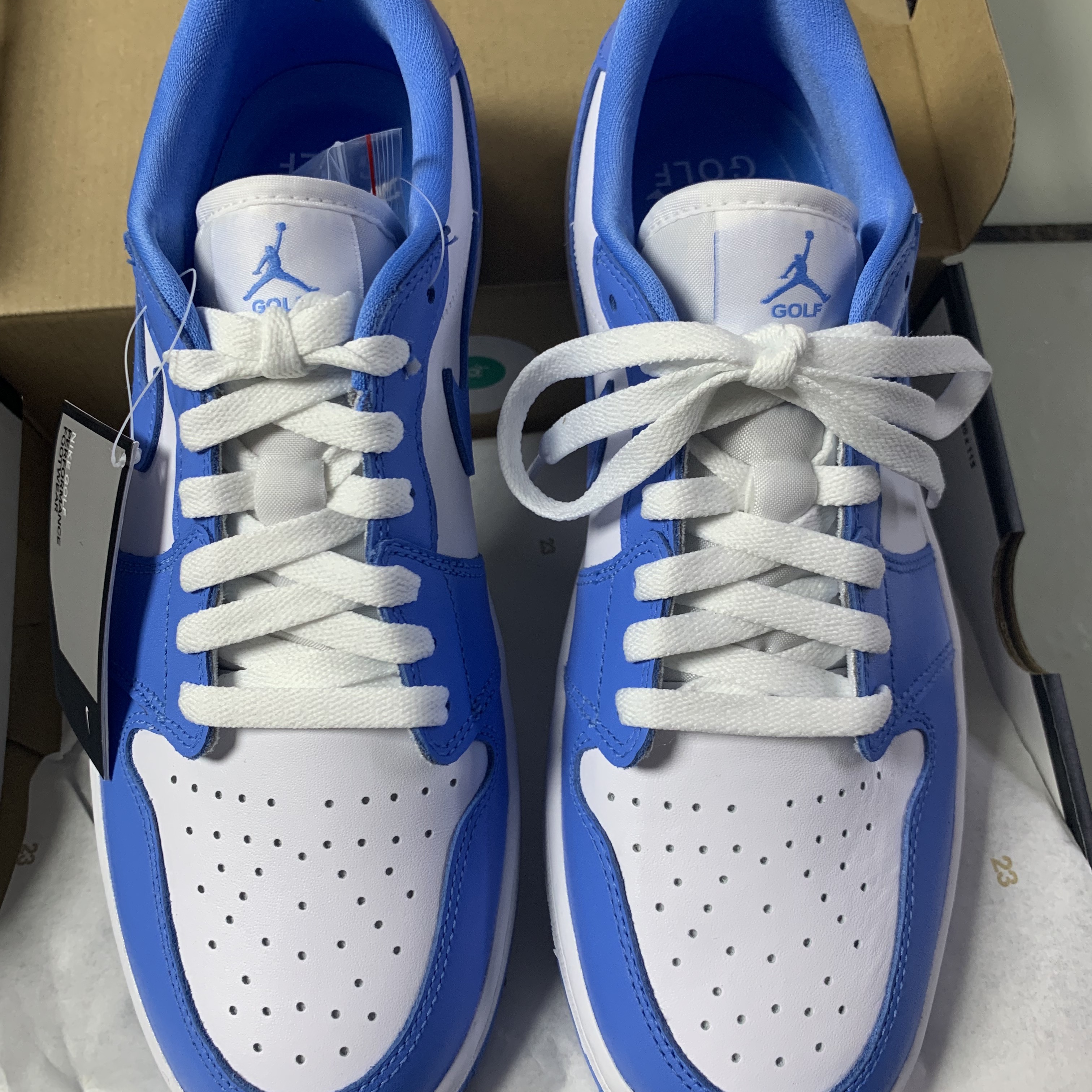 Jordan 1 Low Golf White and University Blue 착용 스타일 - 5