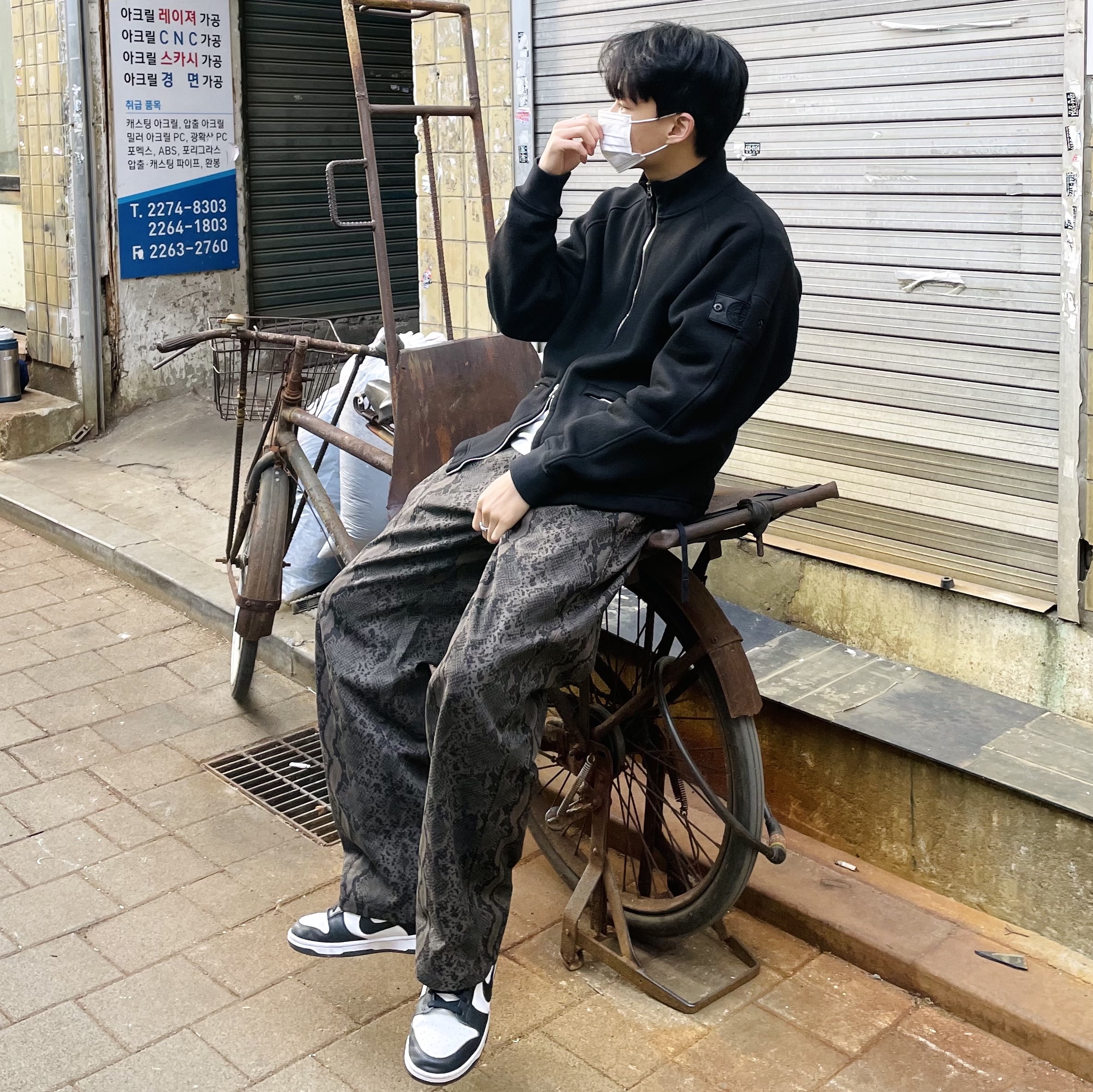 Nike Dunk Low Retro Black 착용 스타일 - 2